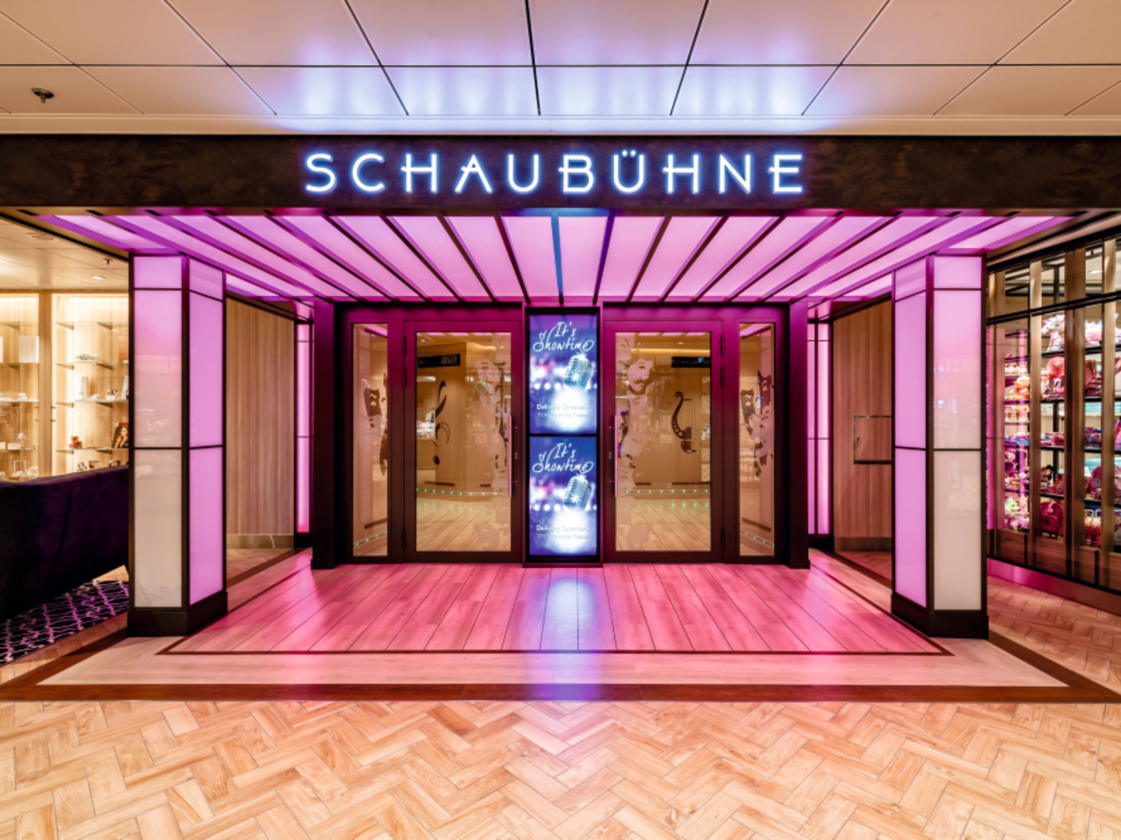 Eingangstüren von der Schaubühne Eingangstüren von der Schaubühne