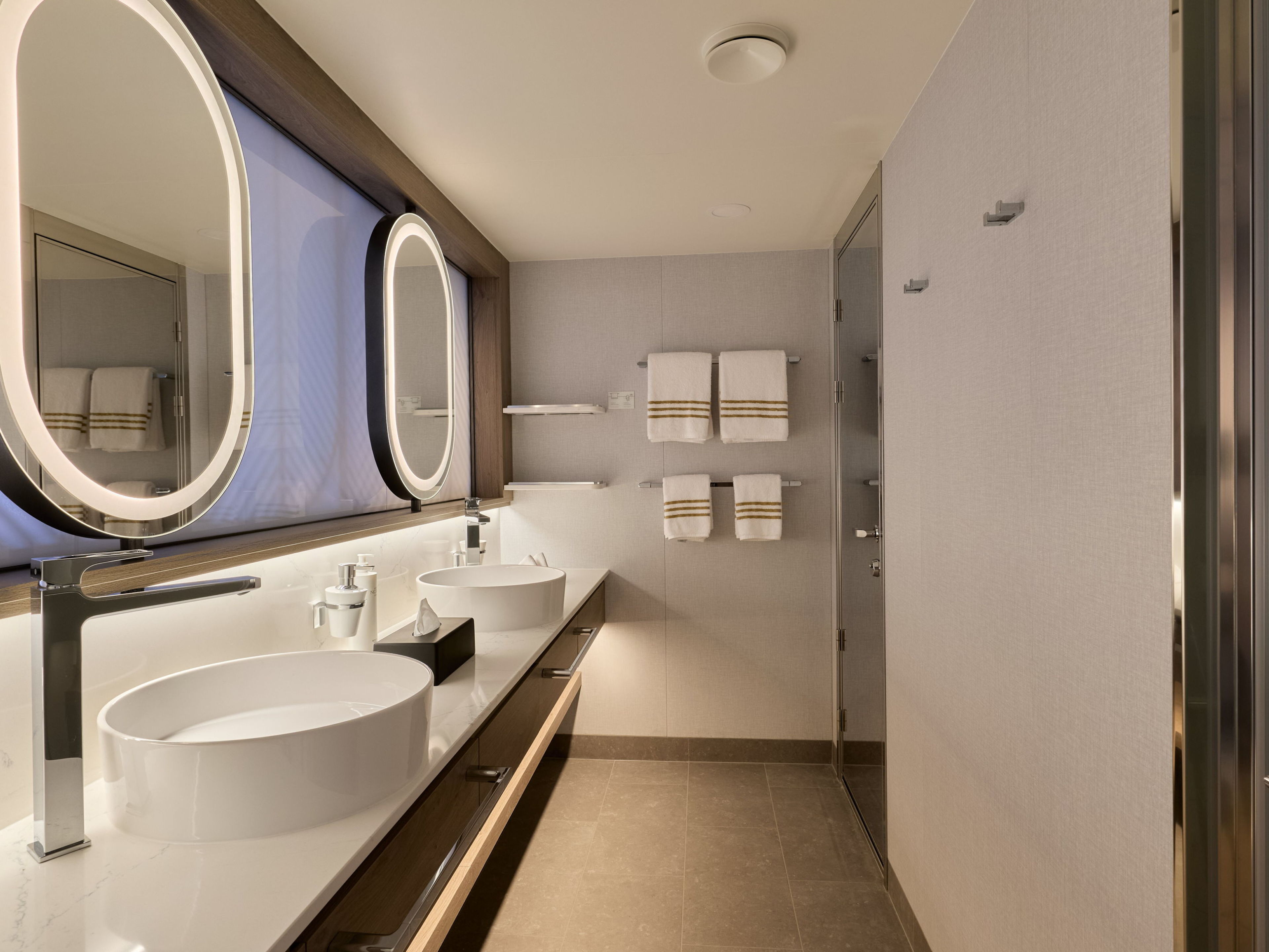 Badezimmer Schöne Aussicht Suite auf der Mein Schiff Flow Badezimmer Schöne Aussicht Suite auf der Mein Schiff Flow