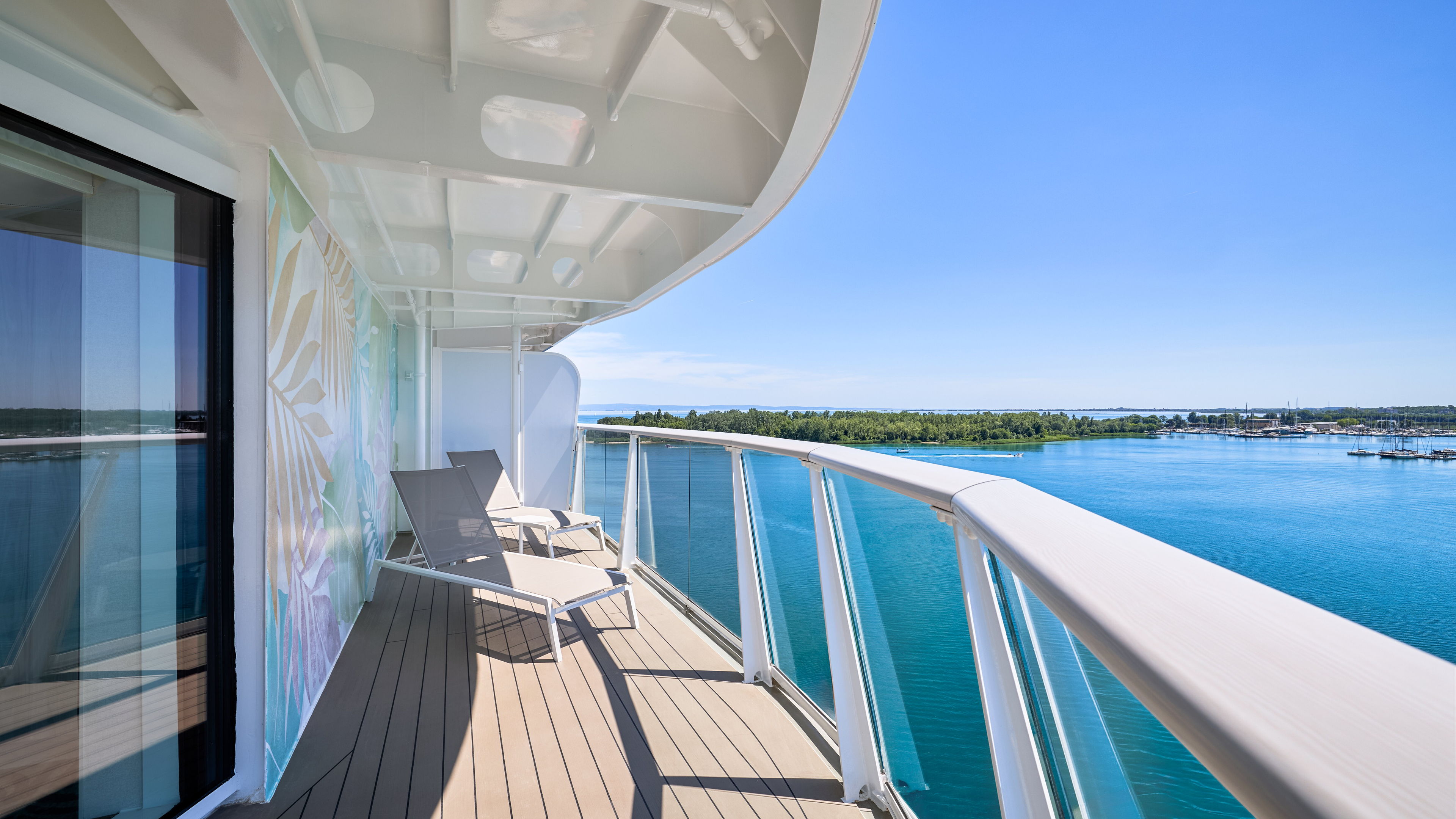  Balkon der Fernweh Suite auf der Mein Schiff Flow
