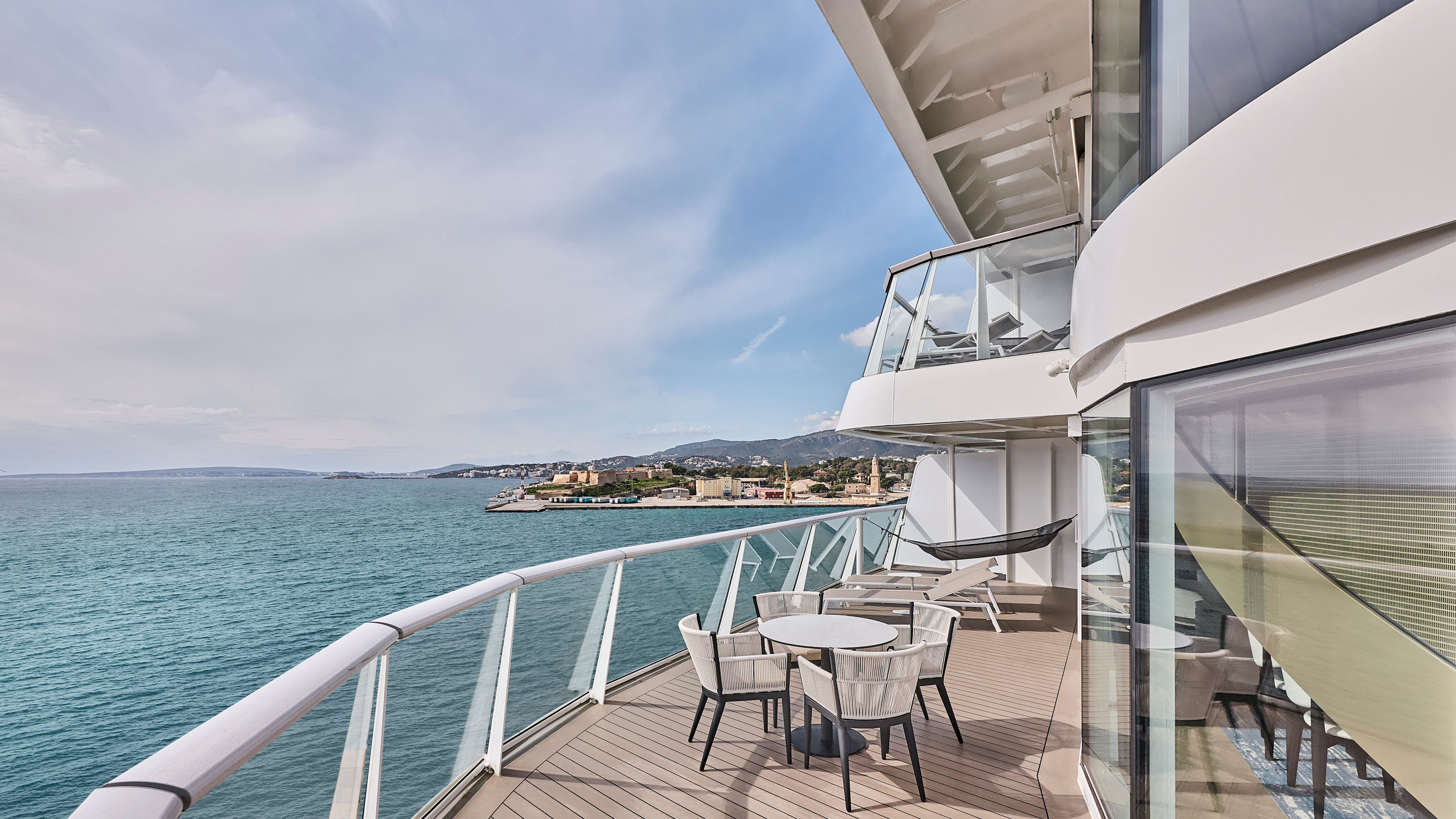 Veranda der Grosse Freiheit Suite auf der Mein Schiff Relax