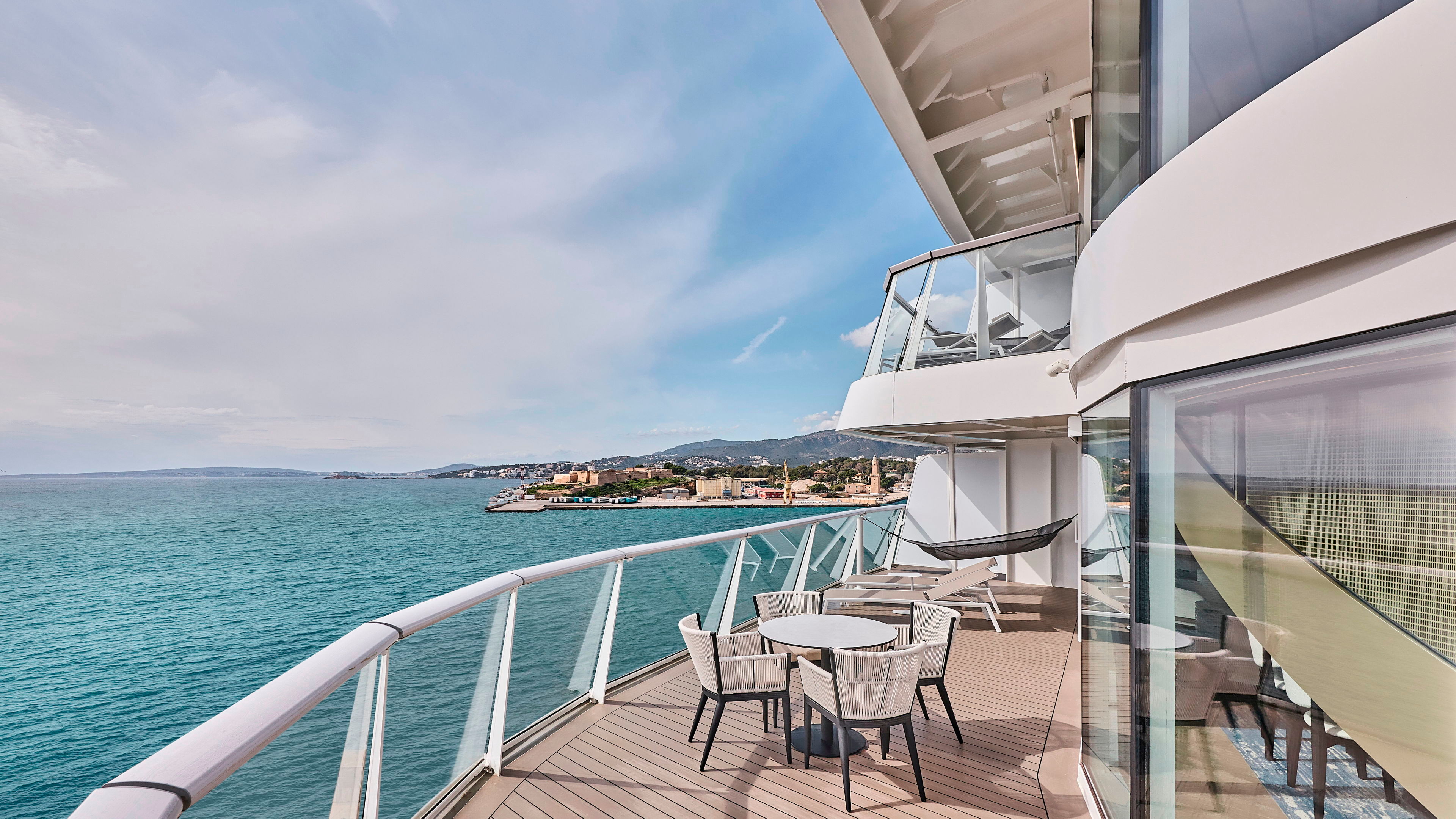Veranda der Grosse Freiheit Suite auf der Mein Schiff Relax Veranda der Grosse Freiheit Suite auf der Mein Schiff Relax