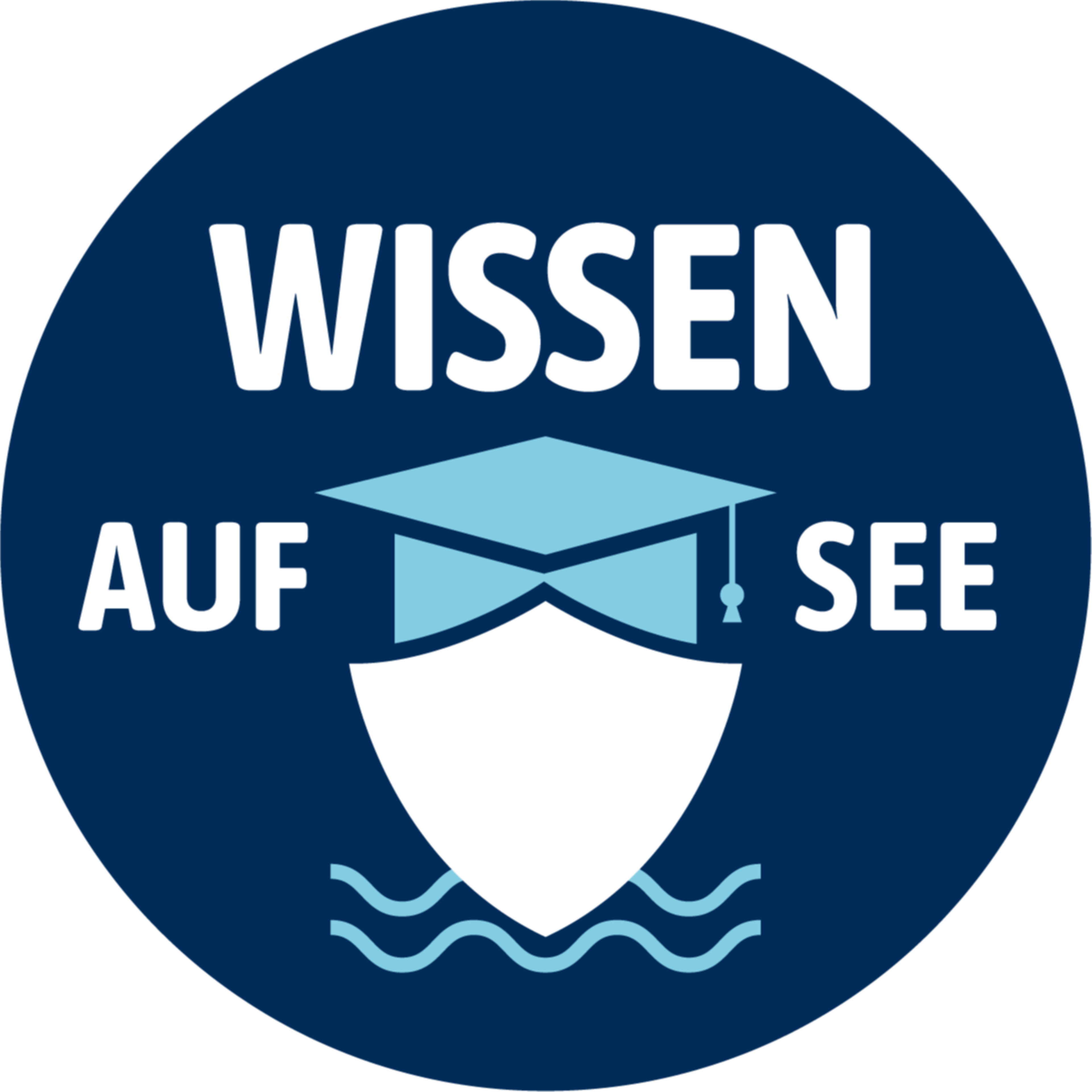 Blaues Logo mit Schiff, Doktorhut und Text "Wissen auf See". Blaues Logo mit Schiff, Doktorhut und Text "Wissen auf See".