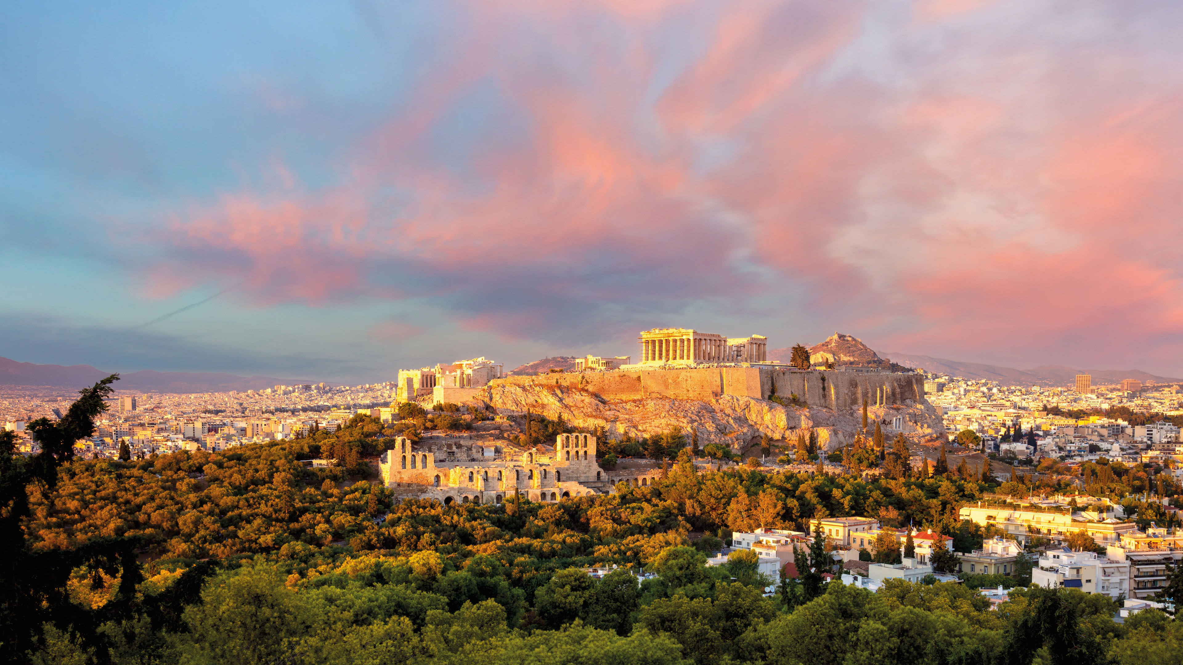 Akropolis in Athen bei Sonnenuntergang, rosa Wolken, antike Ruinen. Akropolis in Athen bei Sonnenuntergang, rosa Wolken, antike Ruinen.