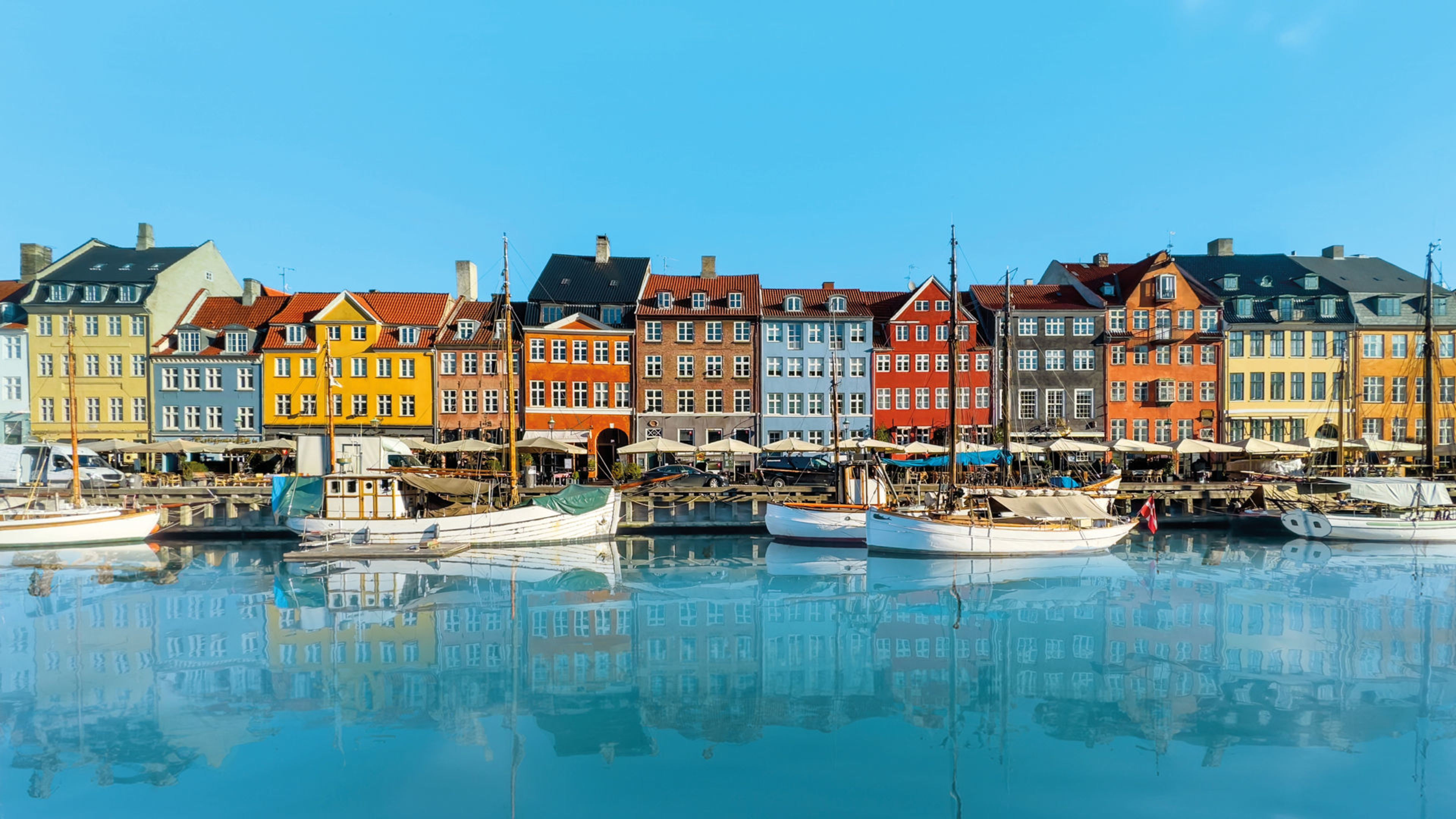 Bunte Häuser und Boote am Nyhavn-Kanal in Kopenhagen. Bunte Häuser und Boote am Nyhavn-Kanal in Kopenhagen.