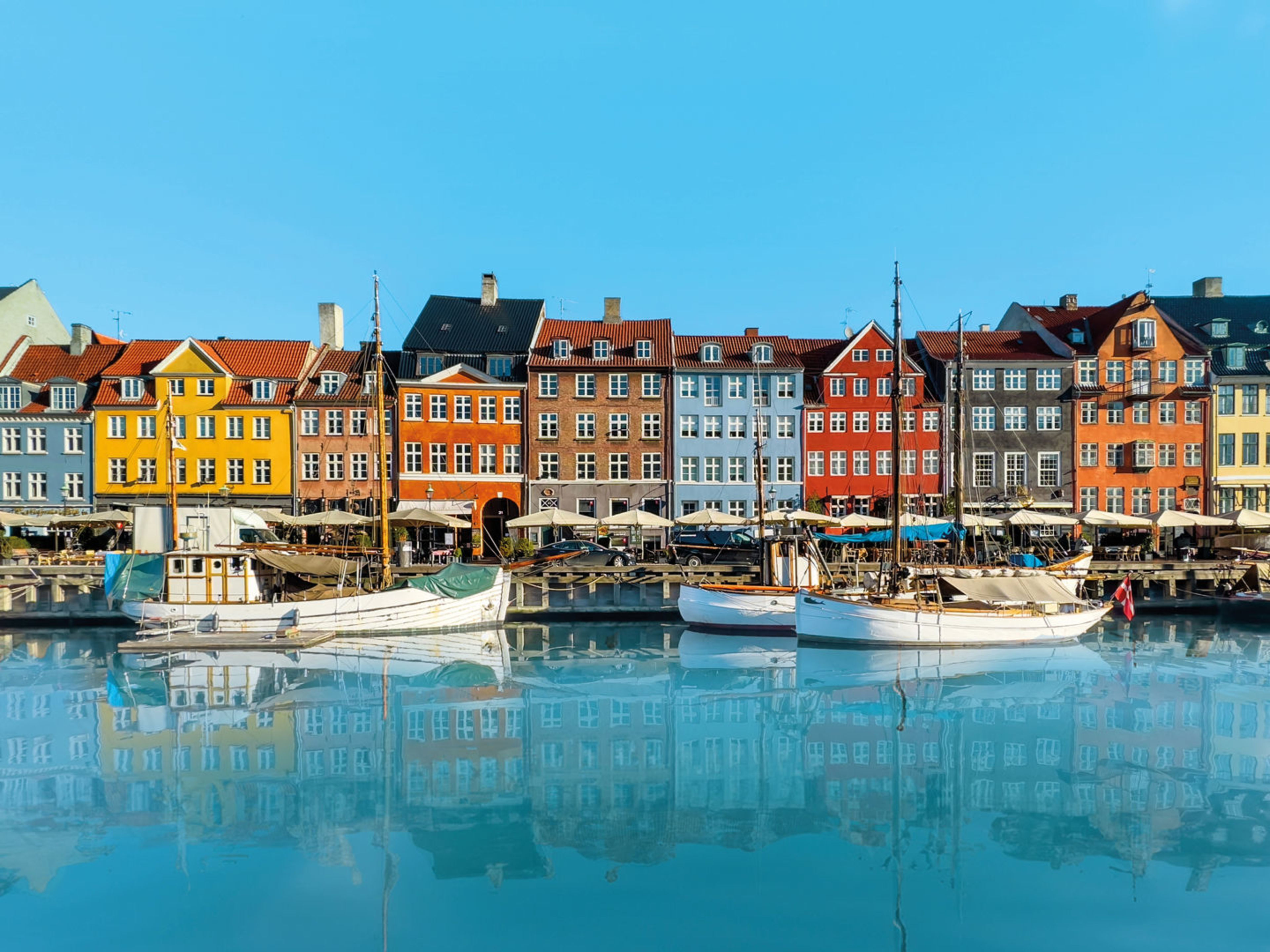 Bunte Häuser und Boote am Nyhavn-Kanal in Kopenhagen. Bunte Häuser und Boote am Nyhavn-Kanal in Kopenhagen.
