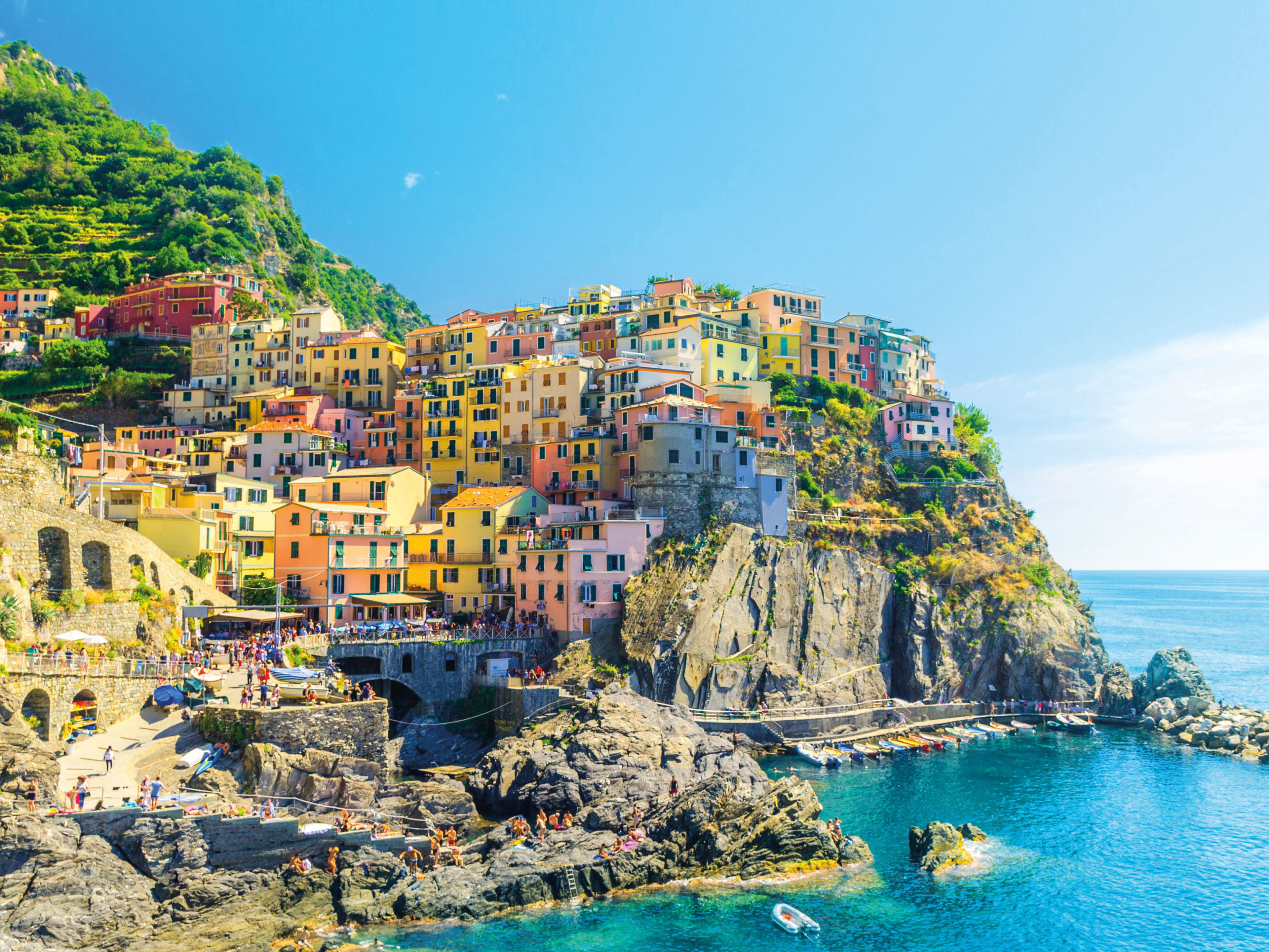 Bunte Häuser auf Klippen in Manarola, Cinque Terre, Italien. Bunte Häuser auf Klippen in Manarola, Cinque Terre, Italien.