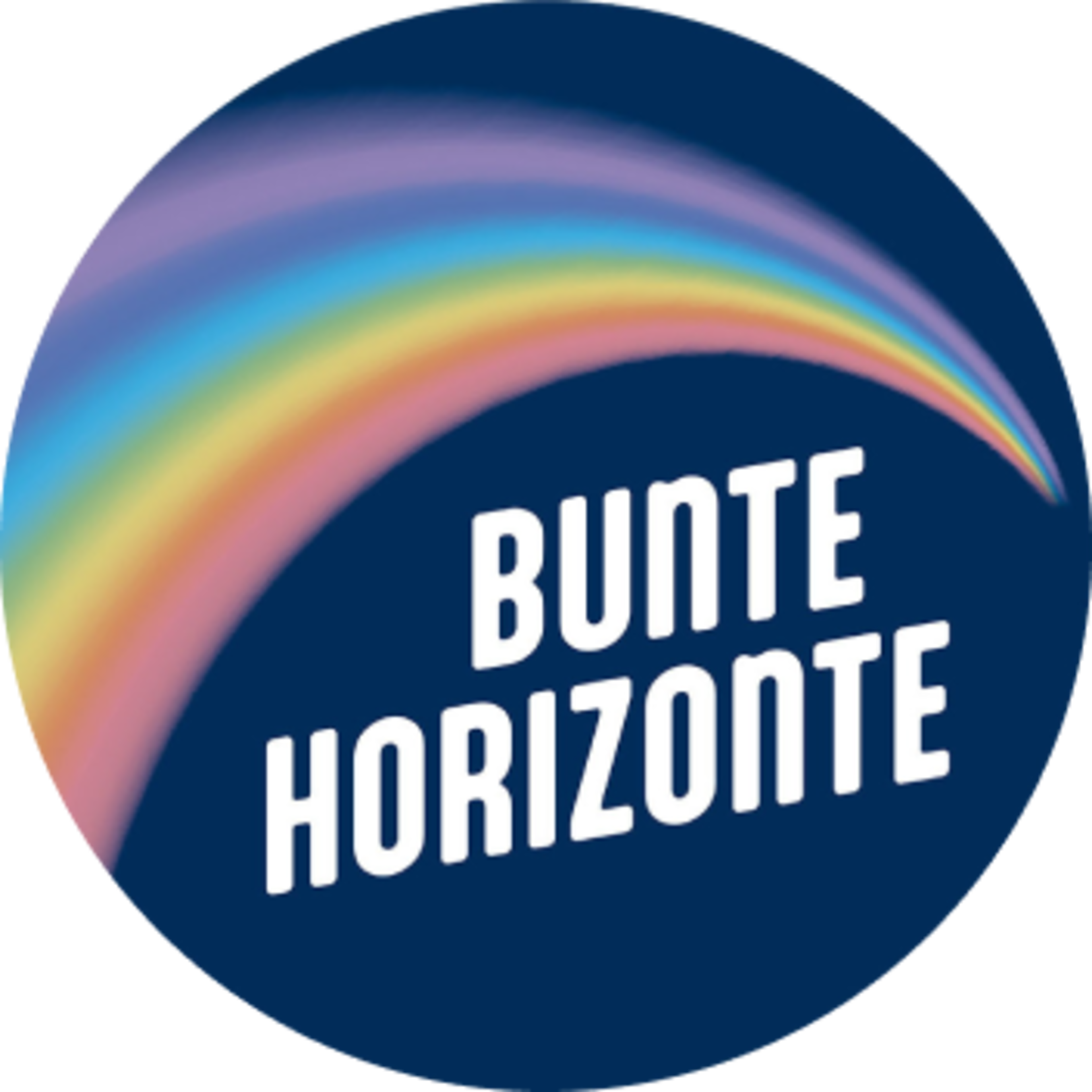 Regenbogen mit Schriftzug "Bunte Horizonte" auf blauem Hintergrund. Regenbogen mit Schriftzug "Bunte Horizonte" auf blauem Hintergrund.
