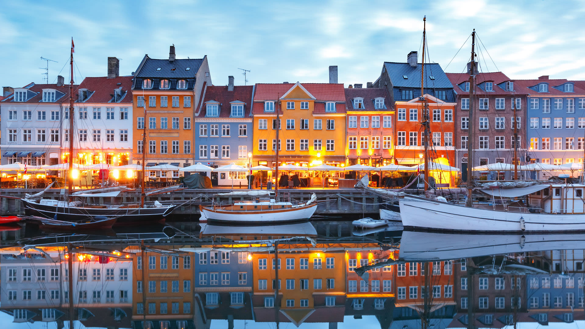 Bunte Häuser und Boote am Nyhavn, Kopenhagen. Bunte Häuser und Boote am Nyhavn, Kopenhagen.