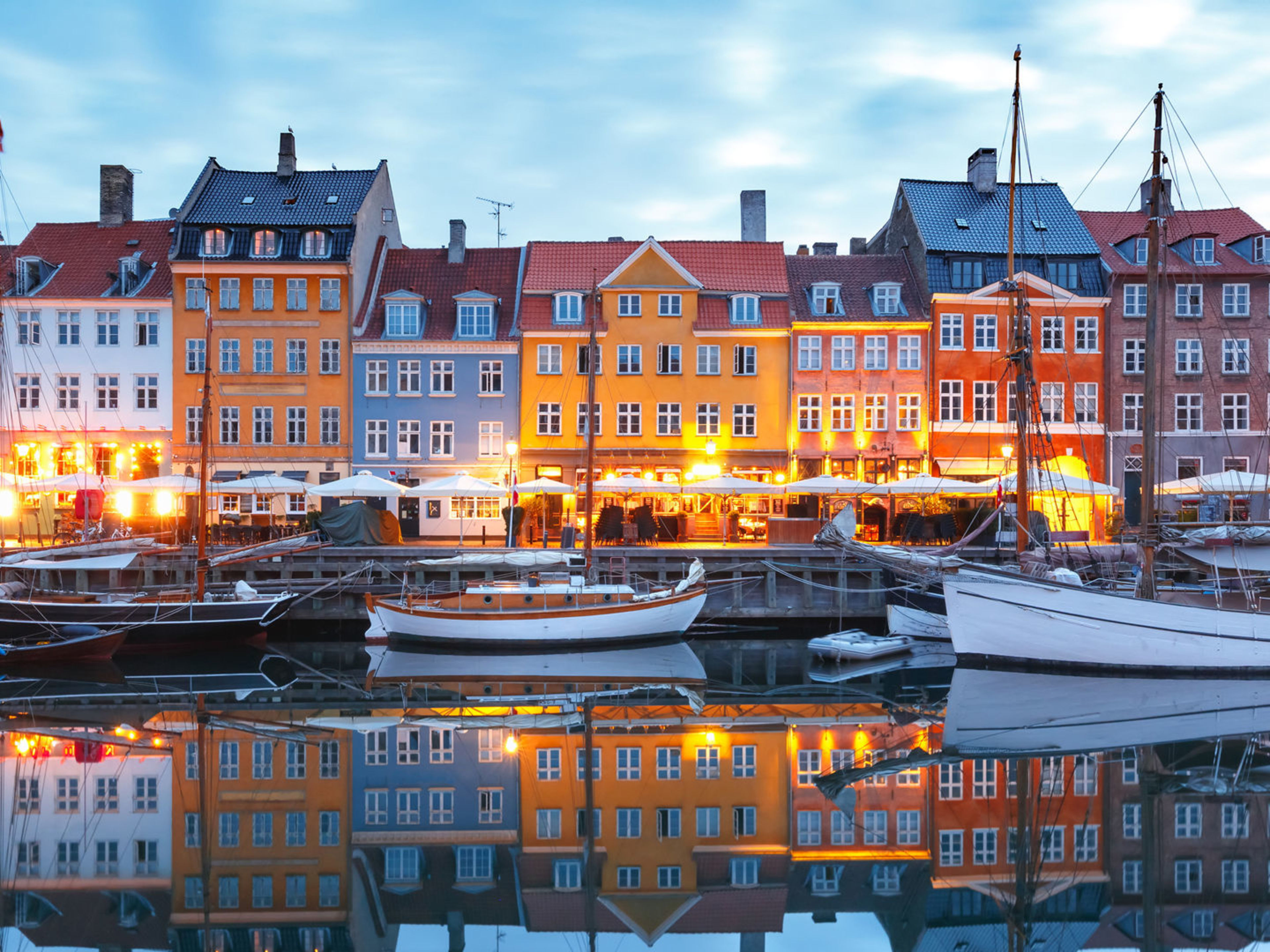 Bunte Häuser und Boote am Nyhavn, Kopenhagen. Bunte Häuser und Boote am Nyhavn, Kopenhagen.