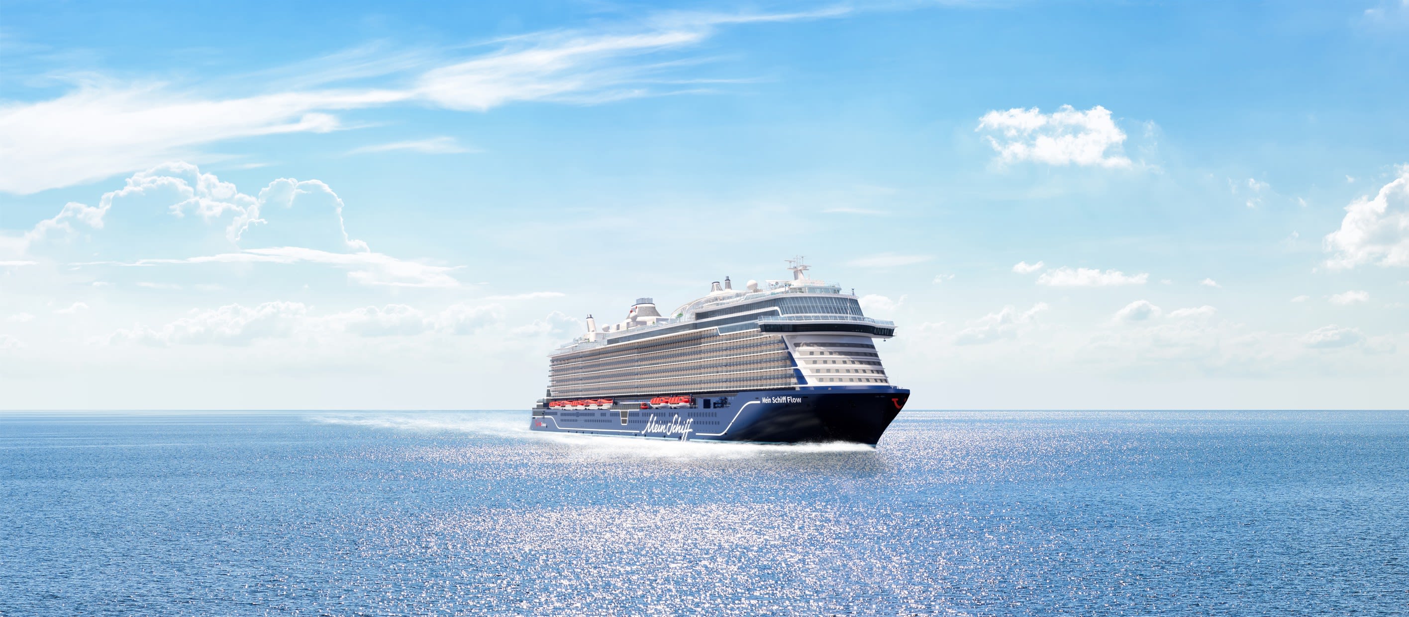 Kreuzfahrtschiff der Mein Schiff® Flotte auf offenem Meer unter blauem Himmel. Kreuzfahrtschiff der Mein Schiff® Flotte auf offenem Meer unter blauem Himmel.