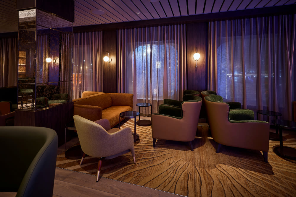 Virtual tour of the Casino & Lounge