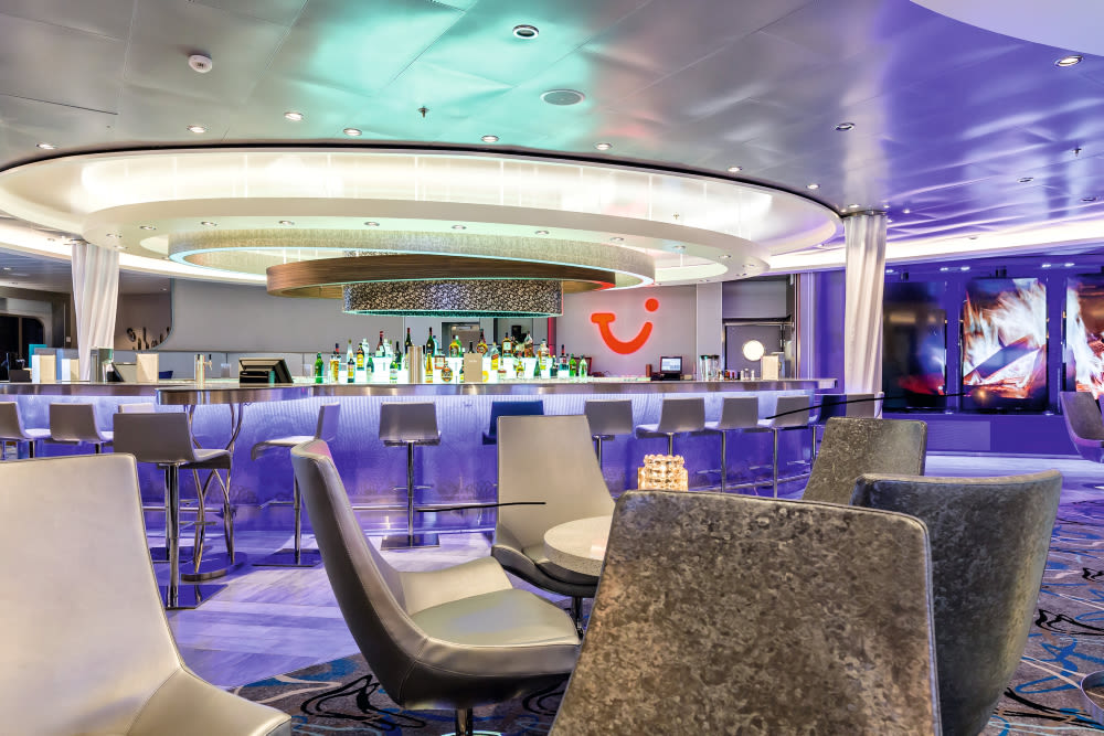 TUI Bar