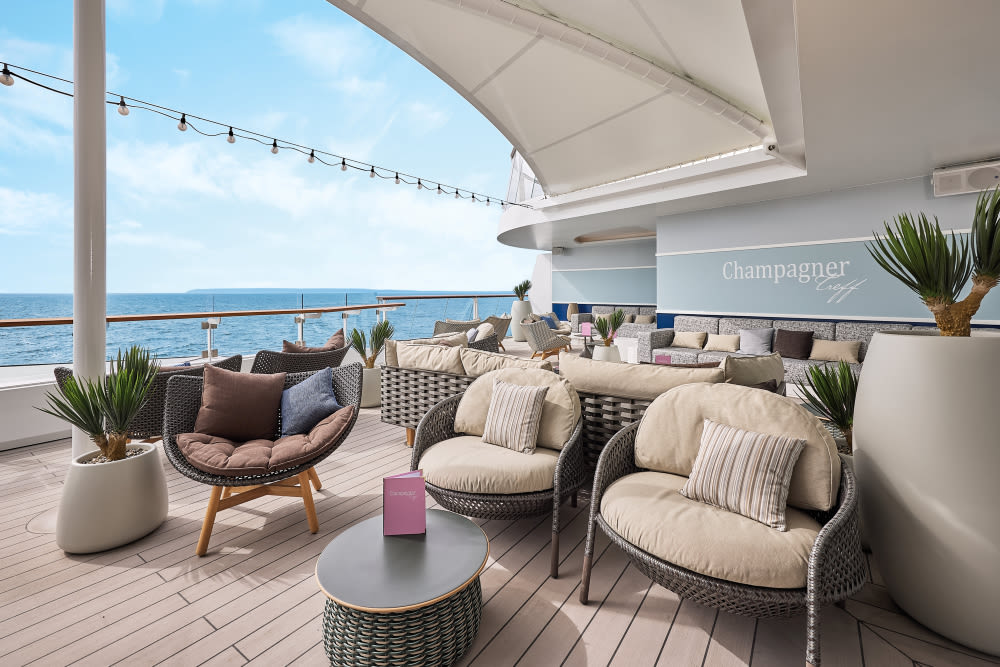 Virtual tour of the Champagne Bar