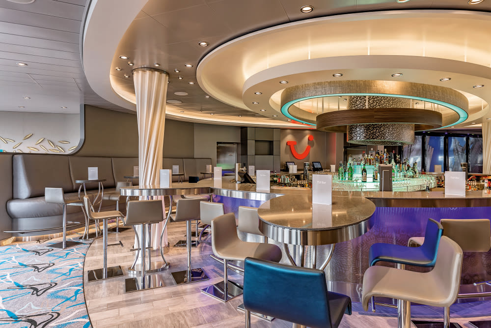 TUI Bar