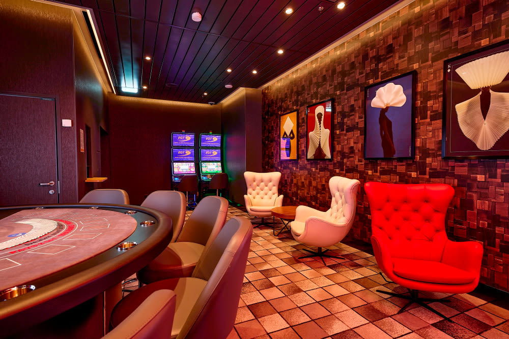 Casino & Lounge