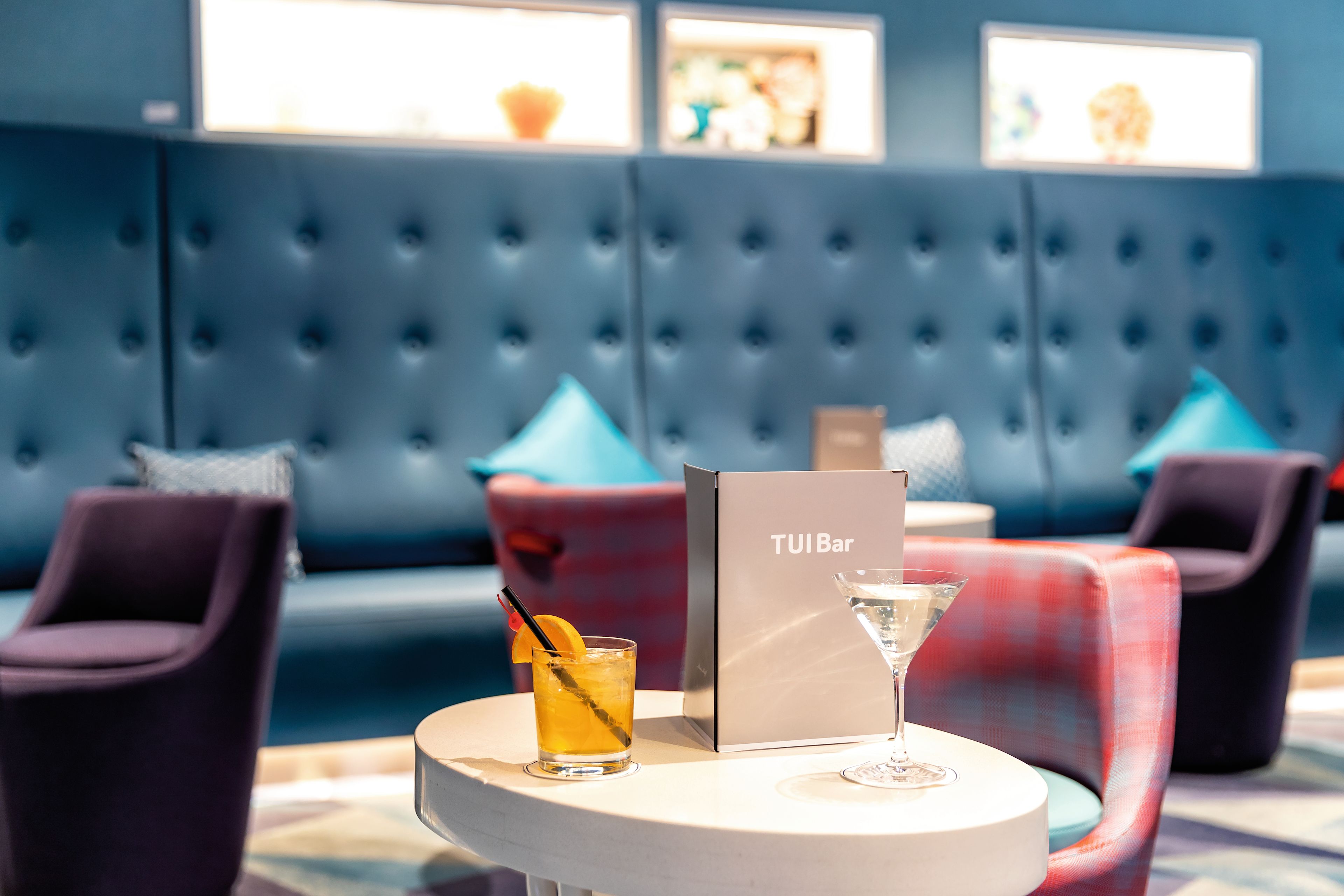 TUI Bar