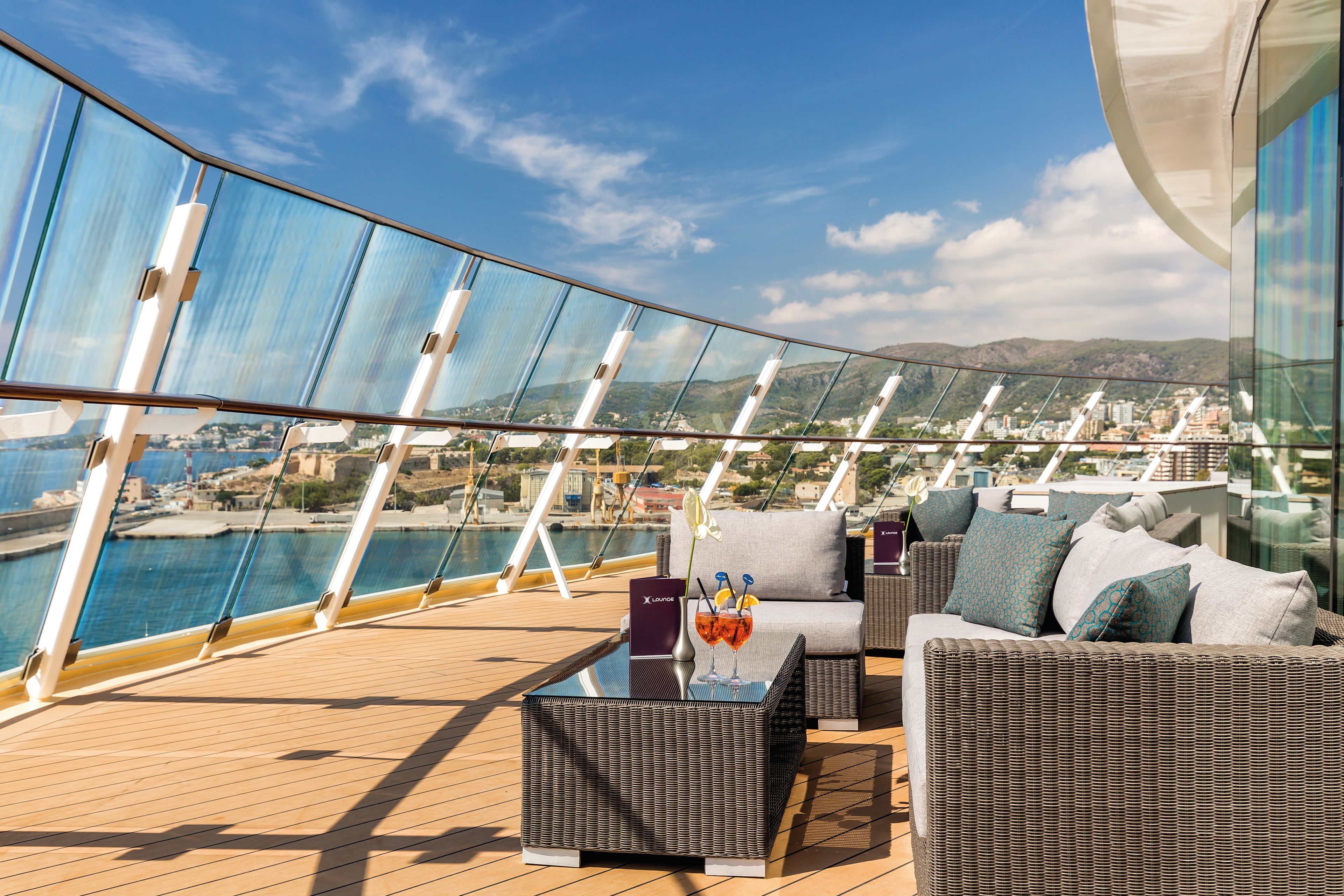 X-Lounge