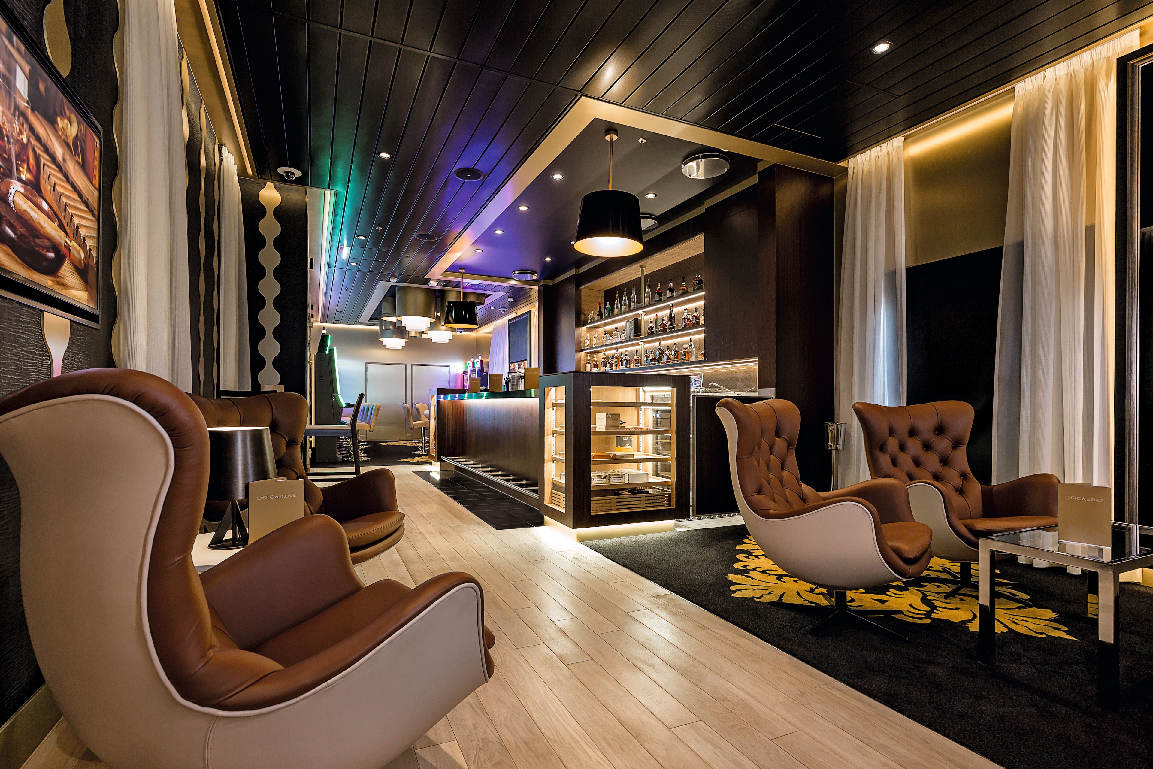 Casino & Lounge