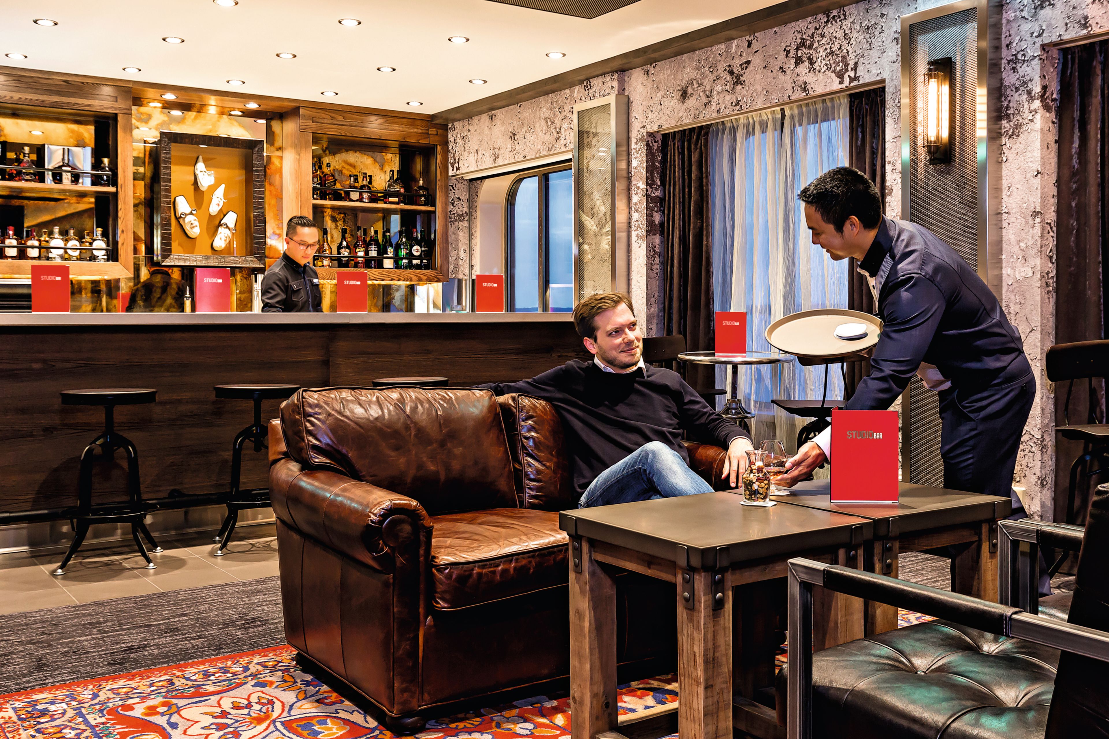 Studio Bar