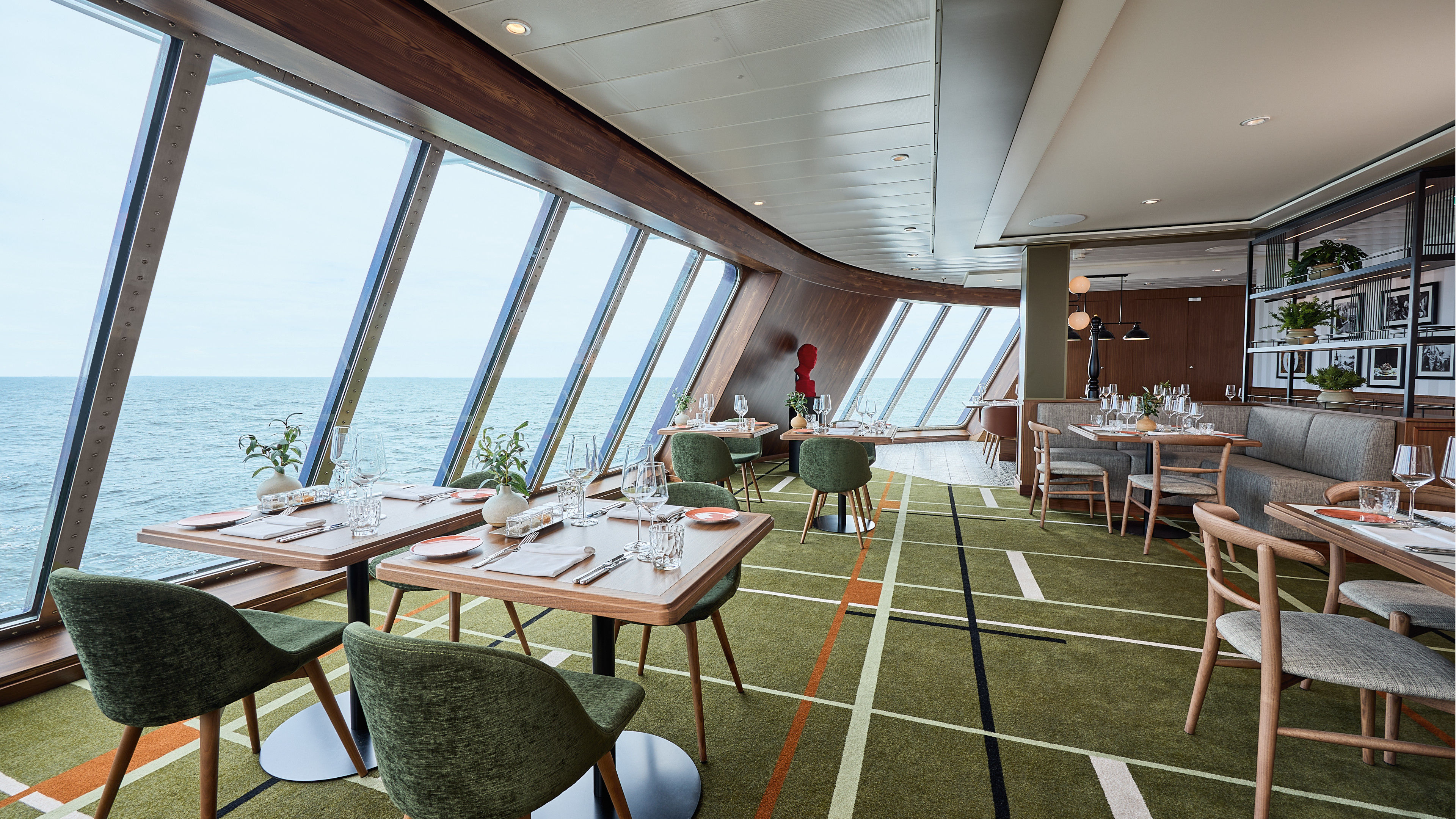 Virtual tour of the La Spezia - Italian Eatery