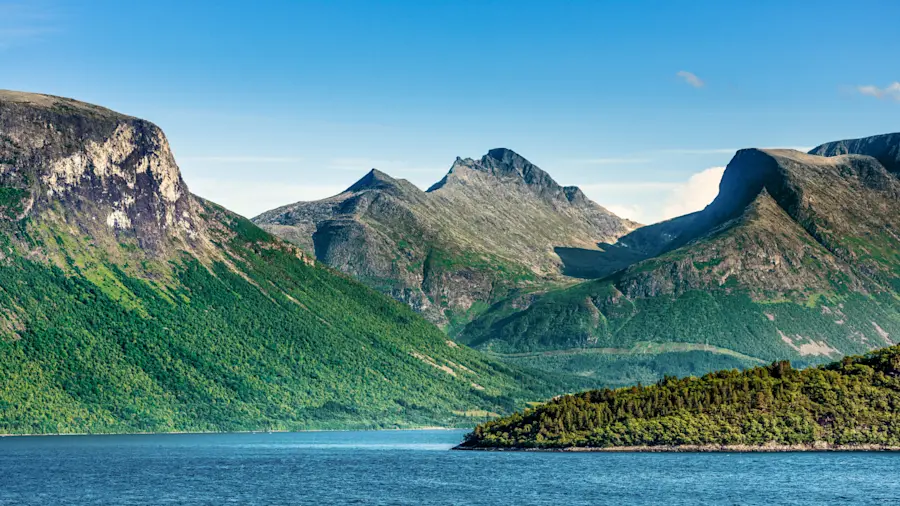 Nordland & Großbritannien: Nordfjordeid (Eidsfjord) & Geiranger (Geirangerfjord)
