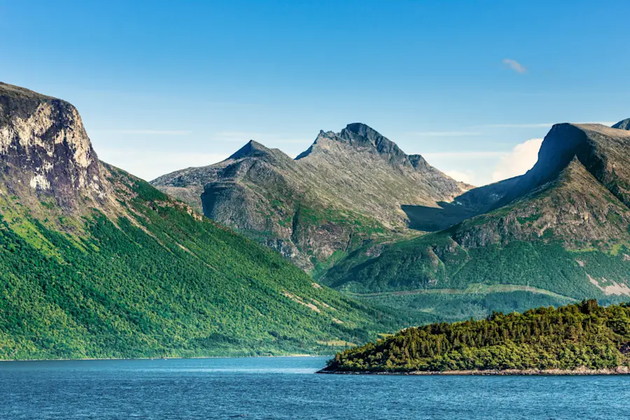 Nordland & Großbritannien: Nordfjordeid (Eidsfjord) & Geiranger (Geirangerfjord)