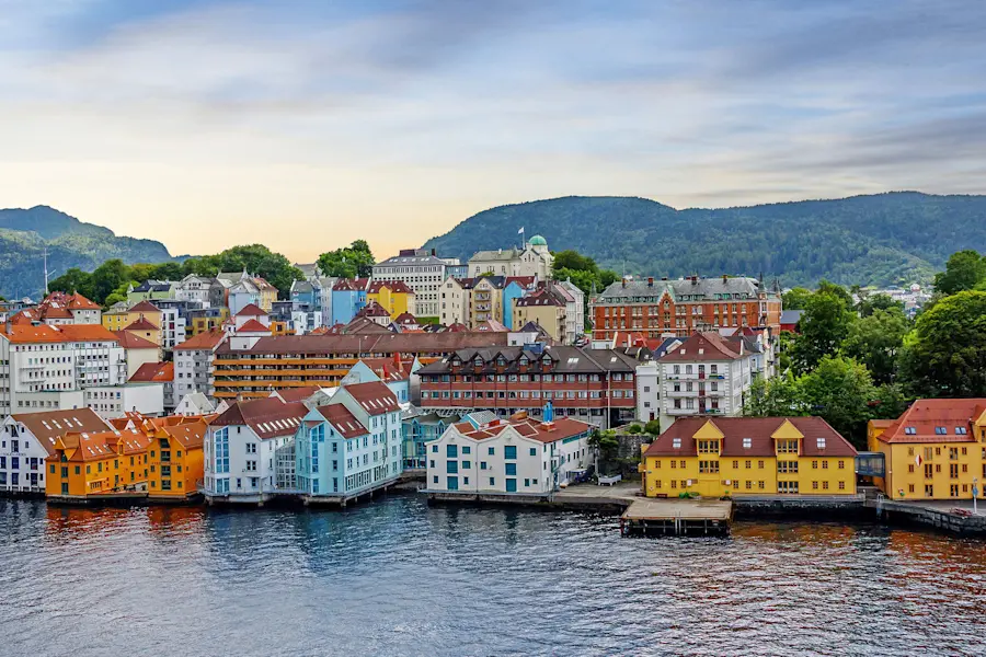 Nordland & Großbritannien: Ålesund & Nordfjordeid (Eidsfjord)