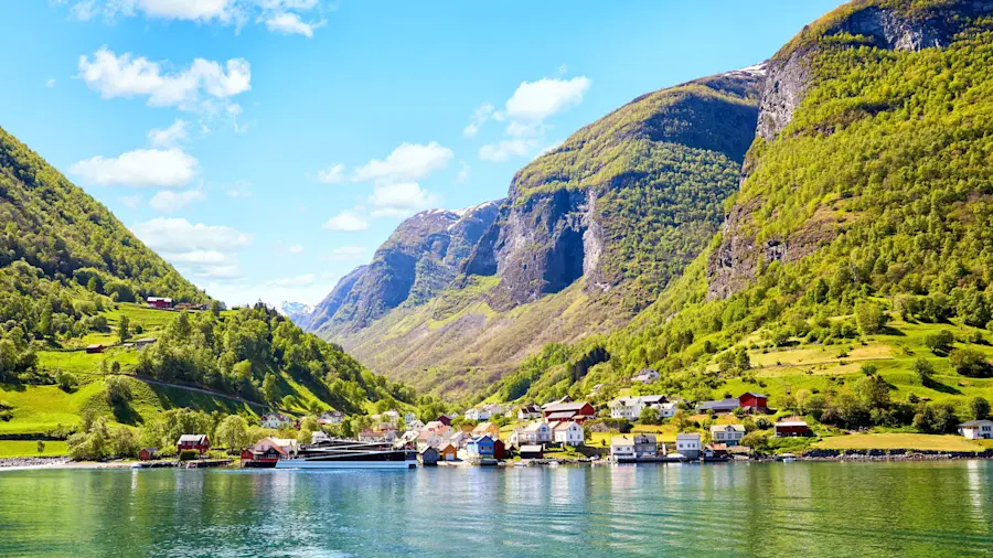Nordland & Großbritannien: Flåm (Aurlandsfjord) & Nordfjordeid (Eidsfjord)