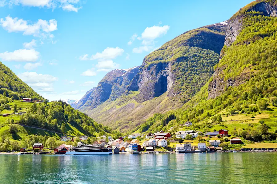 Nordland & Großbritannien: Flåm (Aurlandsfjord) & Nordfjordeid (Eidsfjord)