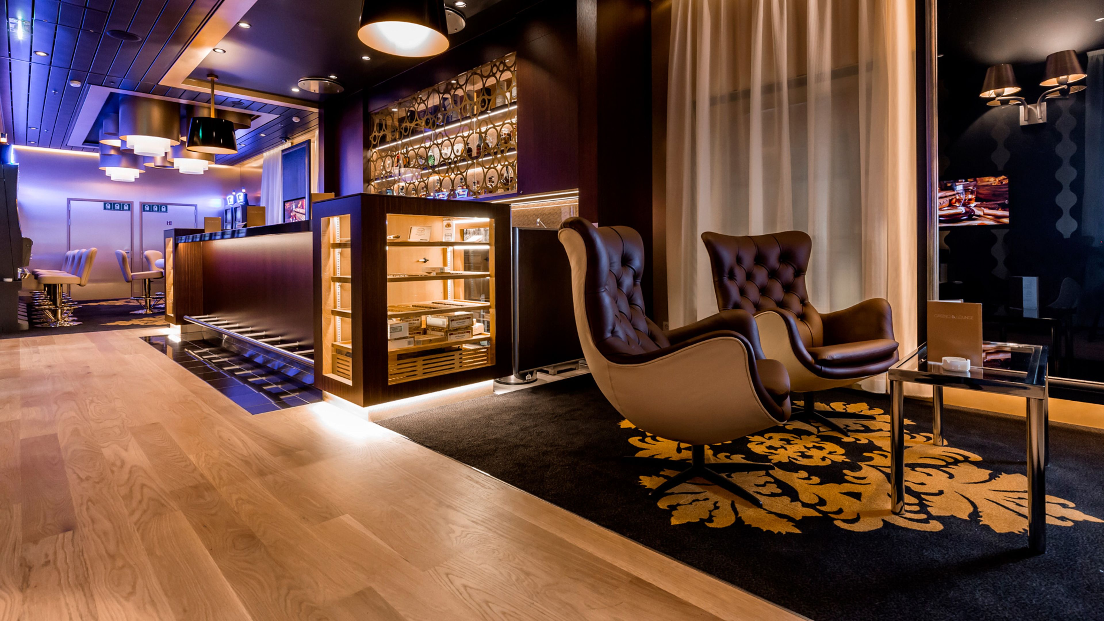 Casino & Lounge