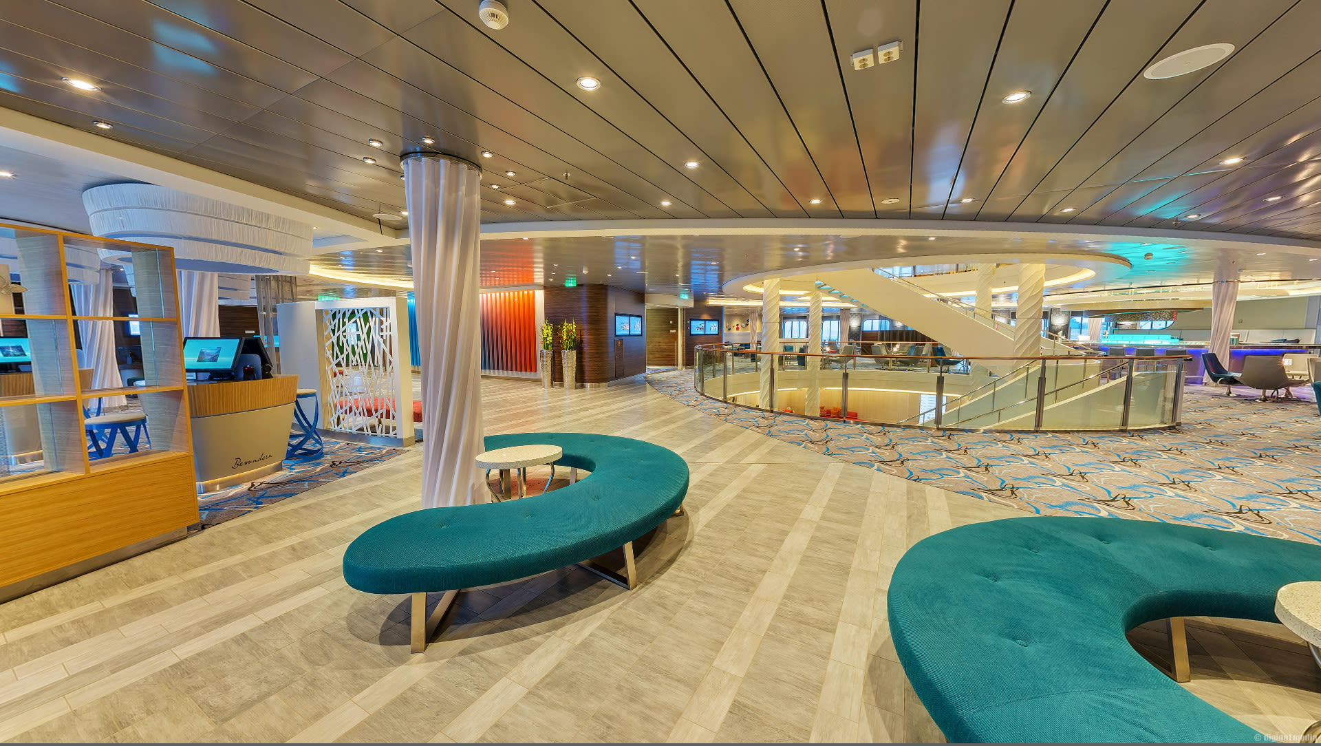 TUI Bar