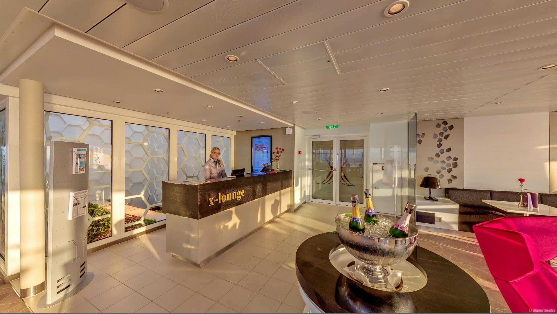 Virtual tour of the X-Lounge