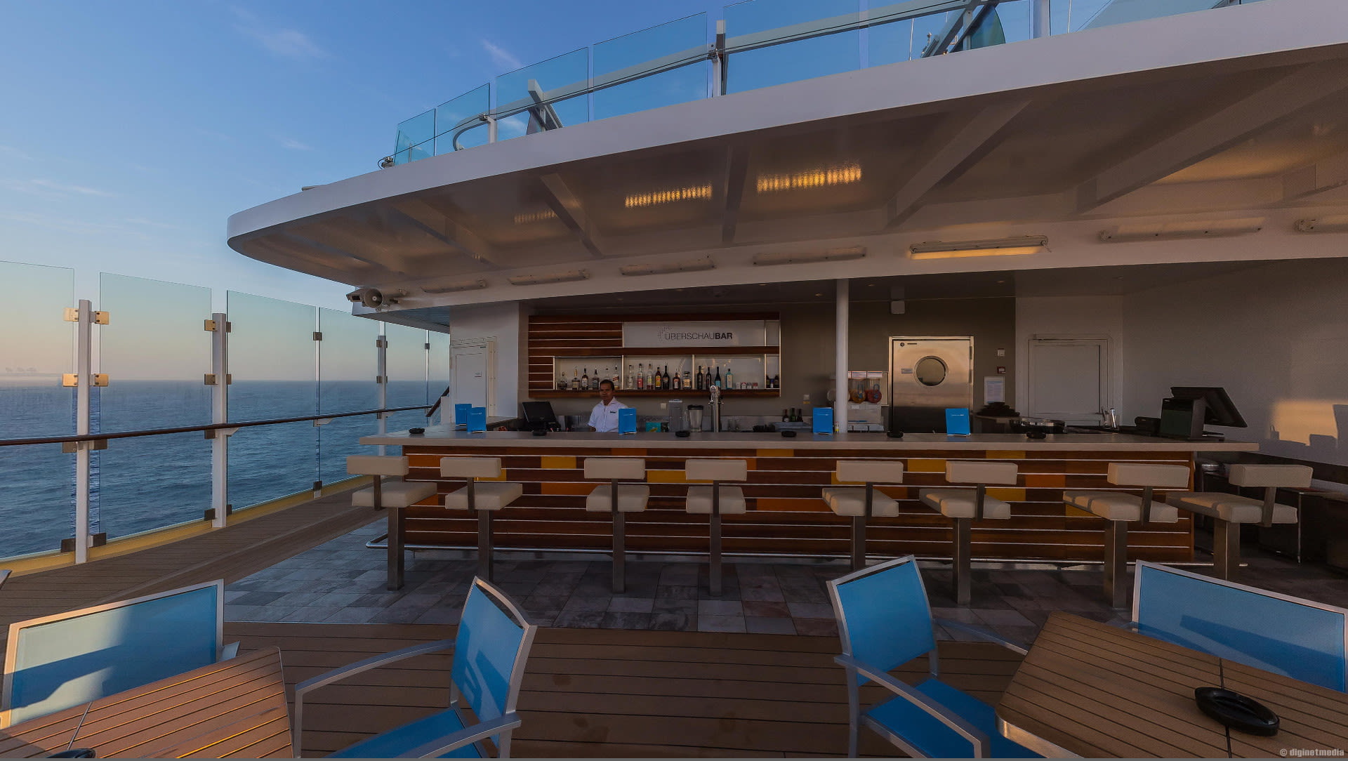 Virtual tour of the Überschau Bar