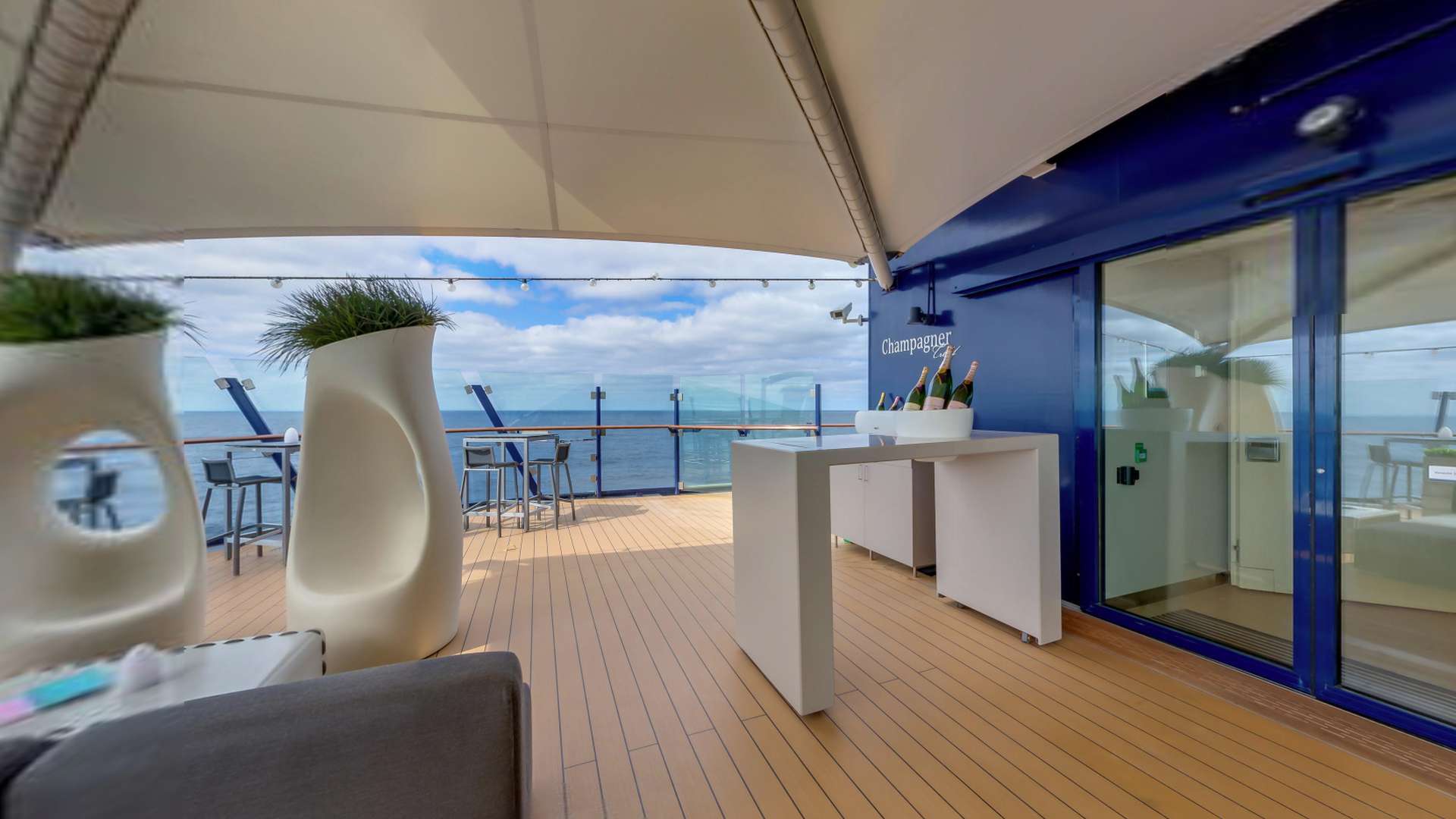 Virtual tour of the Champagne Bar