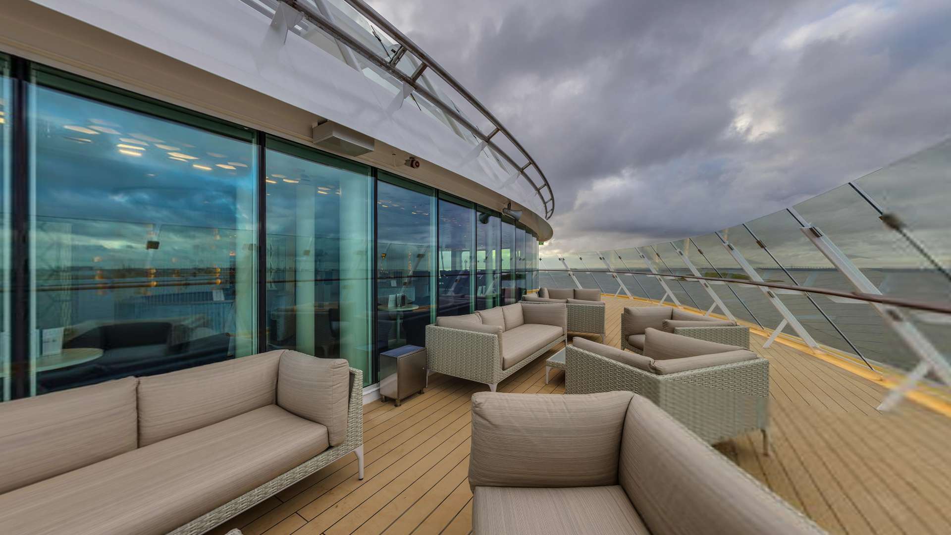 Virtual tour of the X-Lounge