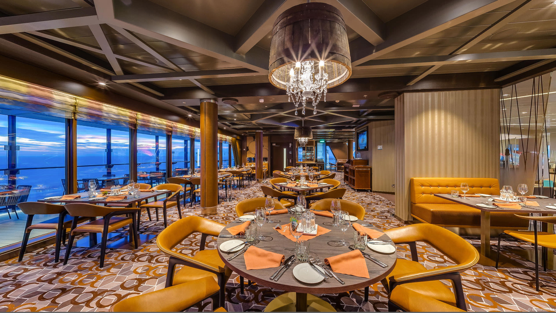 Virtual tour of the Surf & Turf - Steakhouse