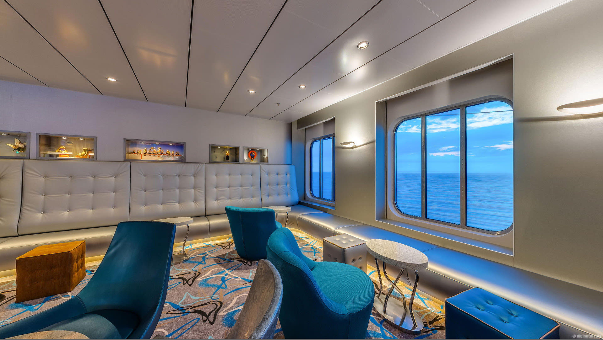 TUI Bar