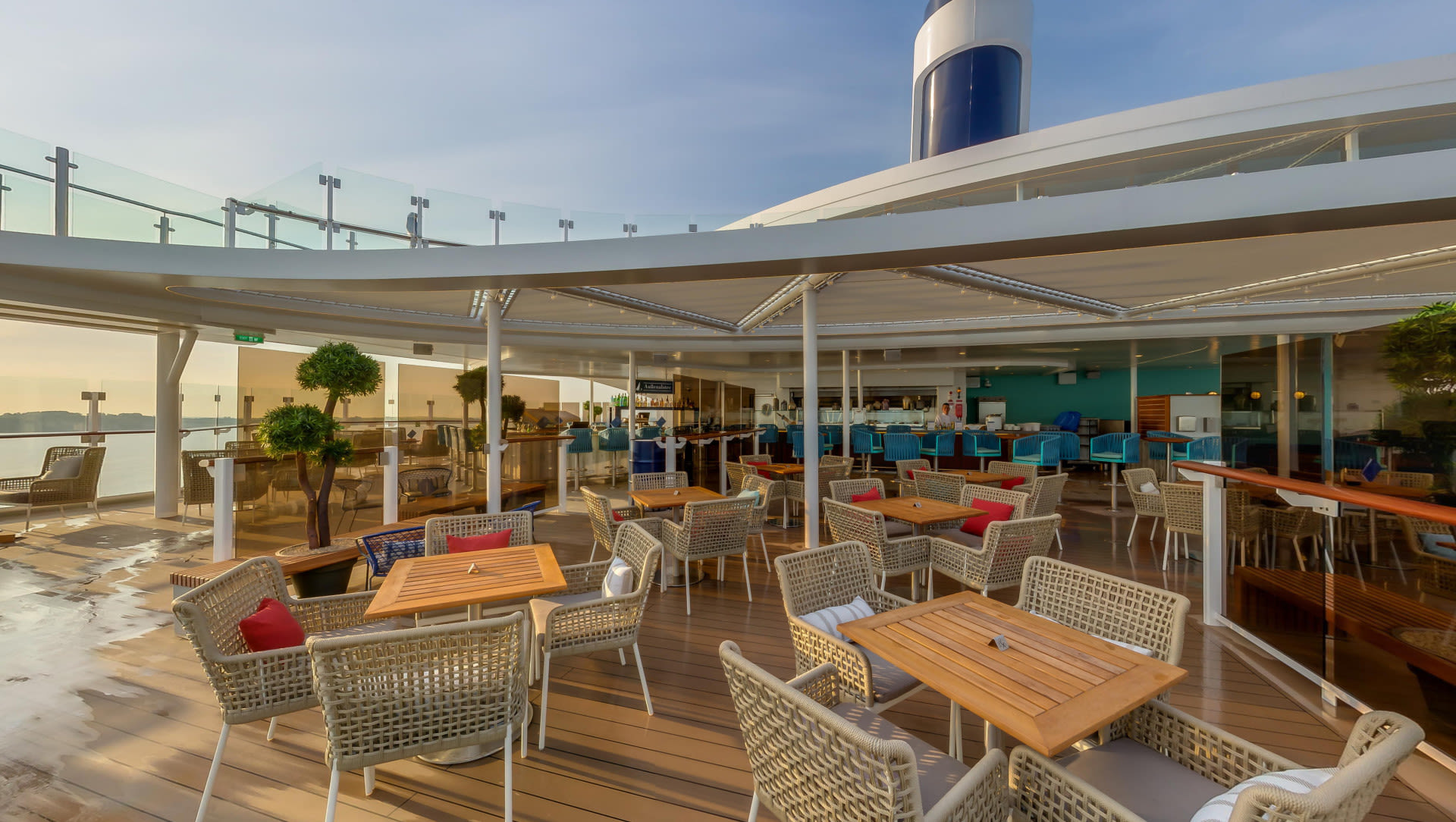 Virtual tour of the Außenalster - Bar & Grill