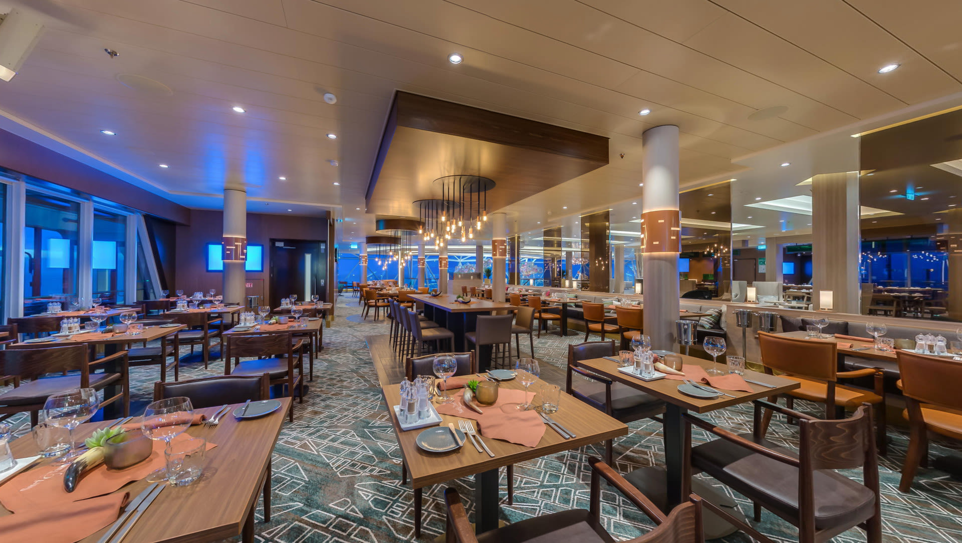 Virtual tour of the Surf & Turf - Steakhouse