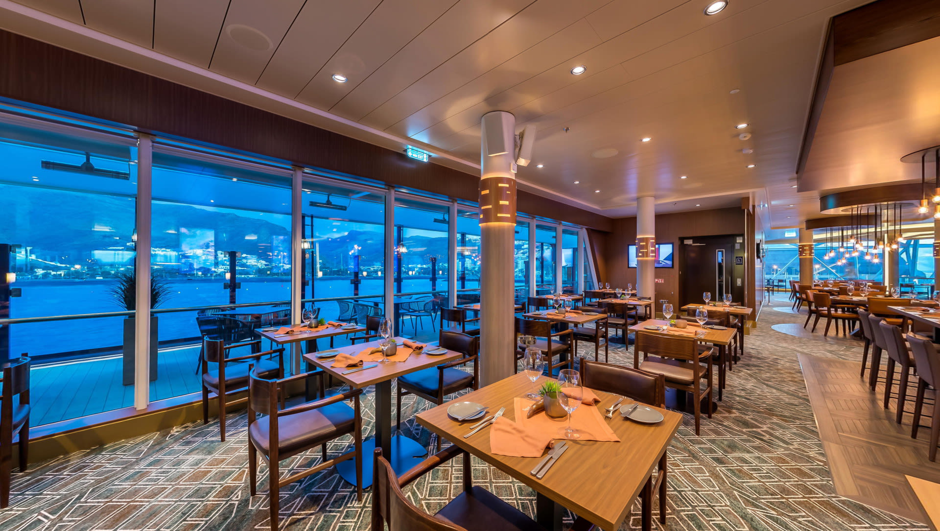 Virtual tour of the Surf & Turf - Steakhouse