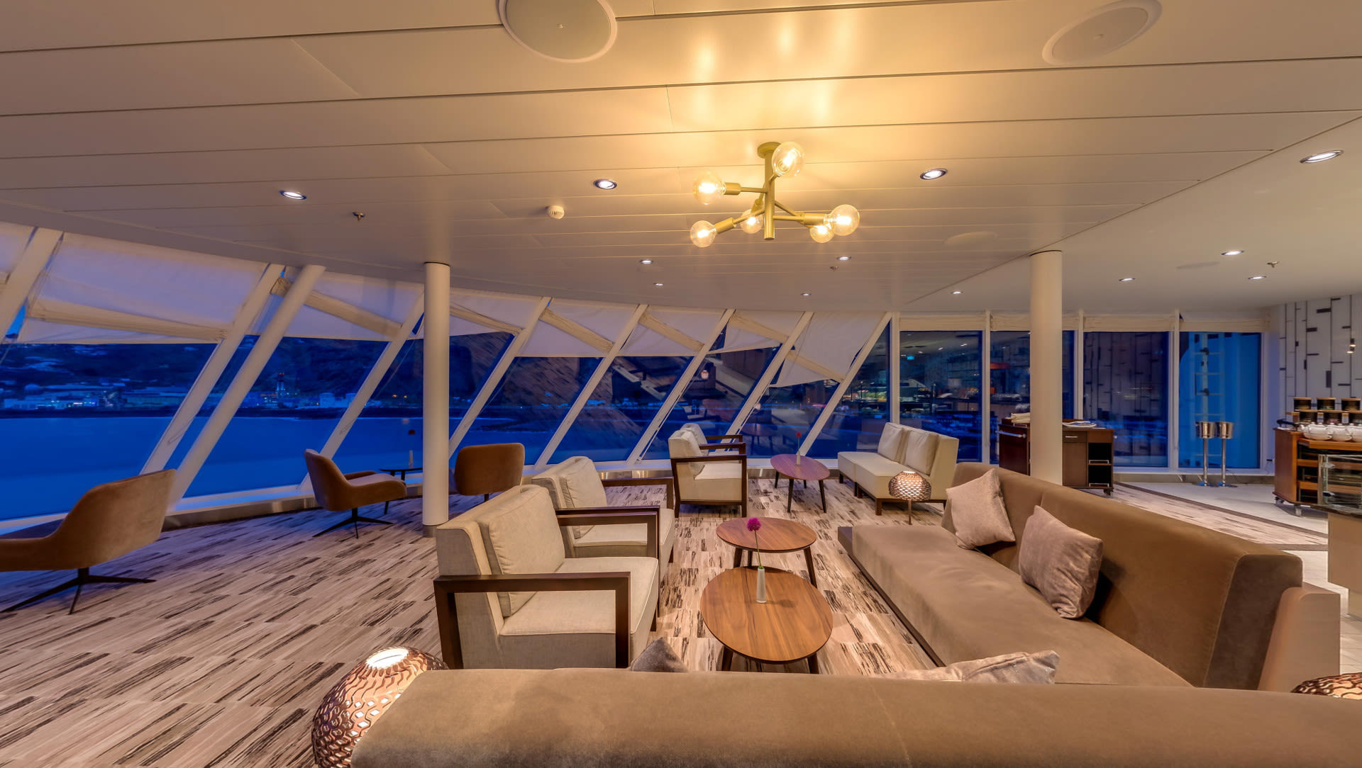 Virtual tour of the X-Lounge