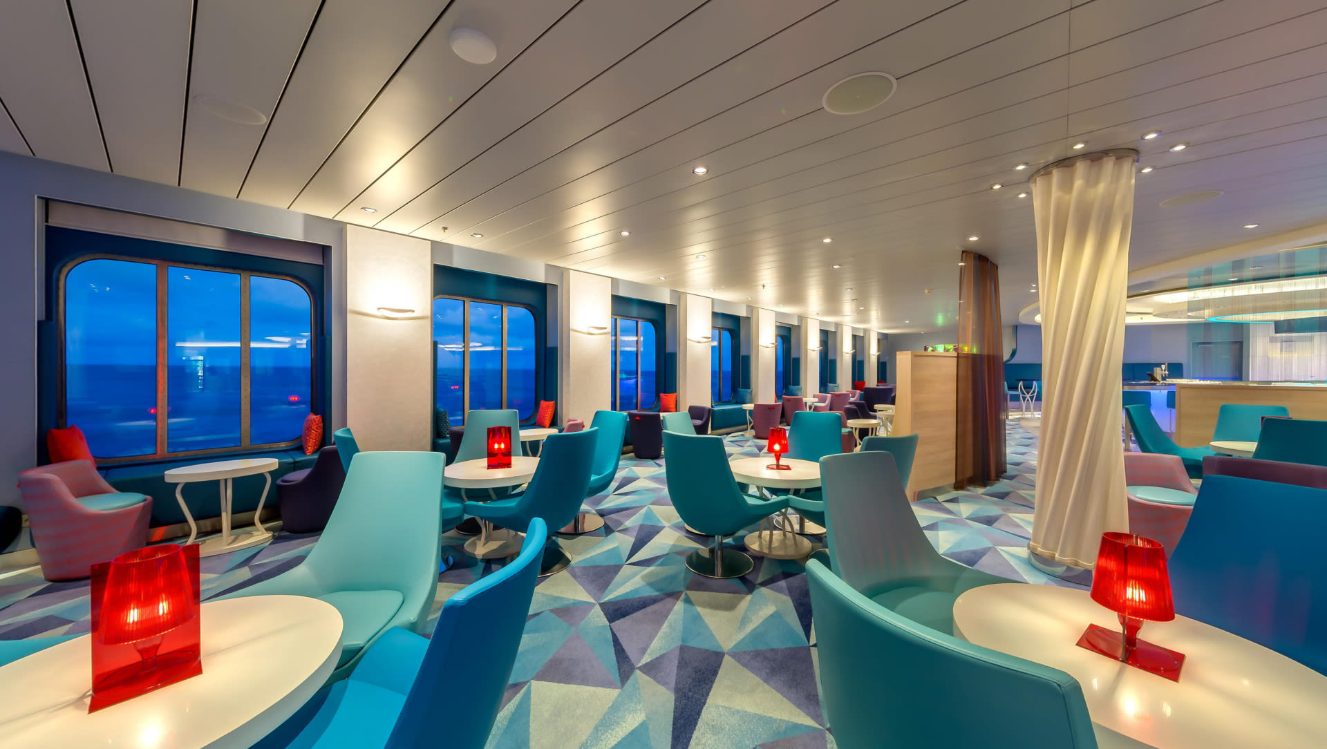 TUI Bar