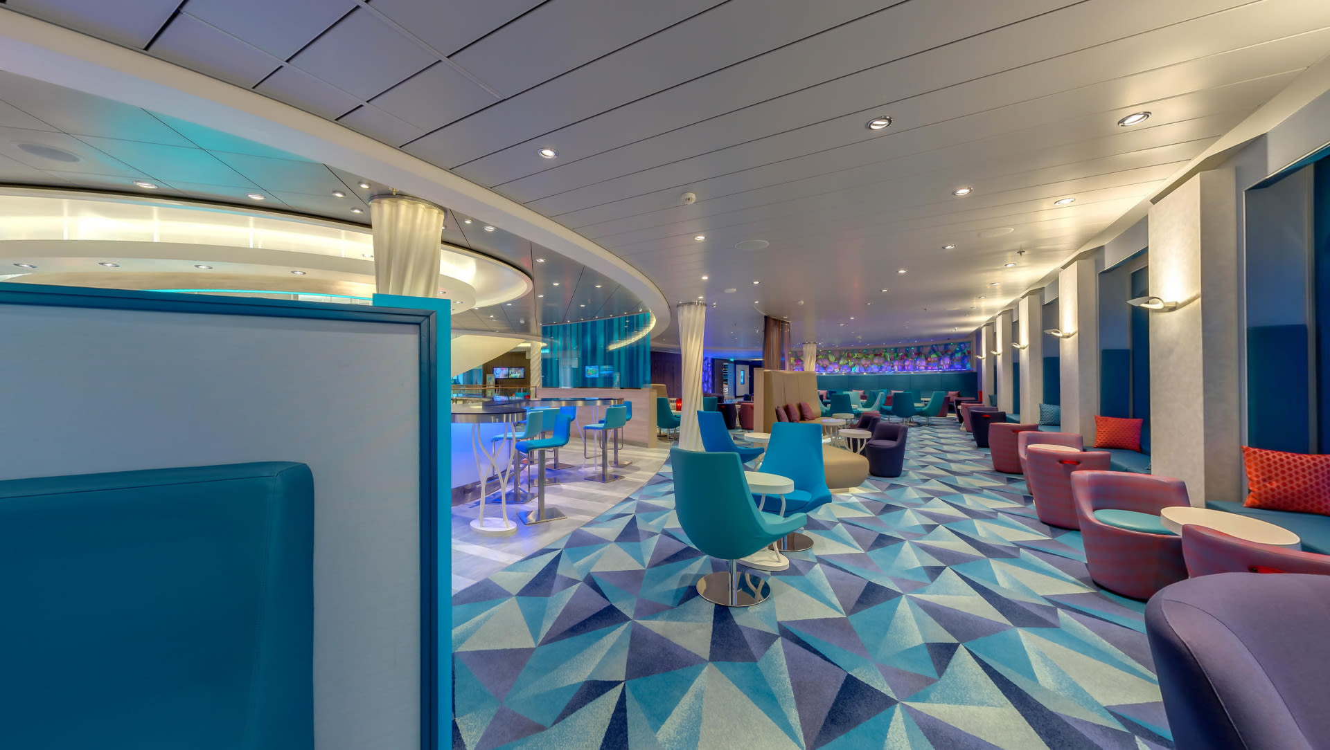 TUI Bar