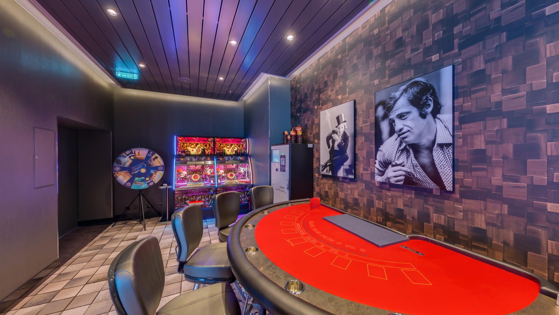 Virtual tour of the Casino & Lounge