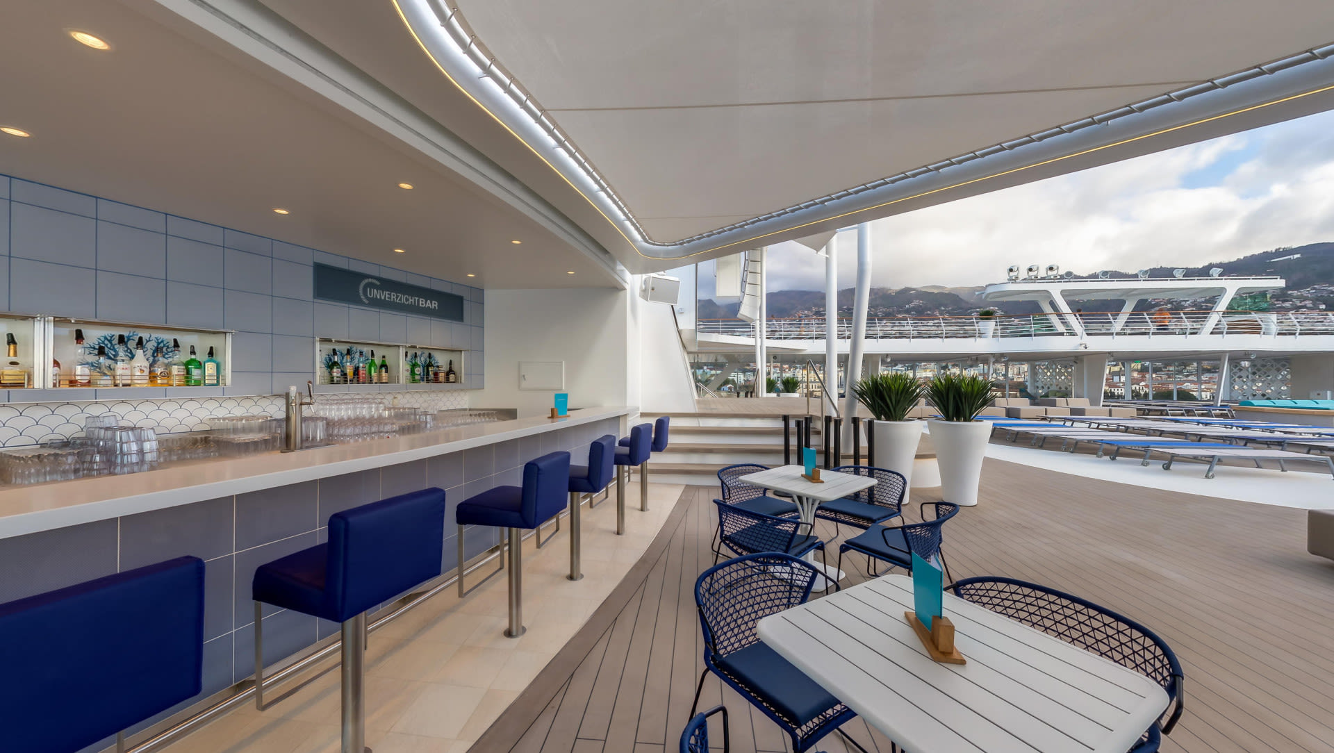 Virtual tour of the Unverzicht Bar