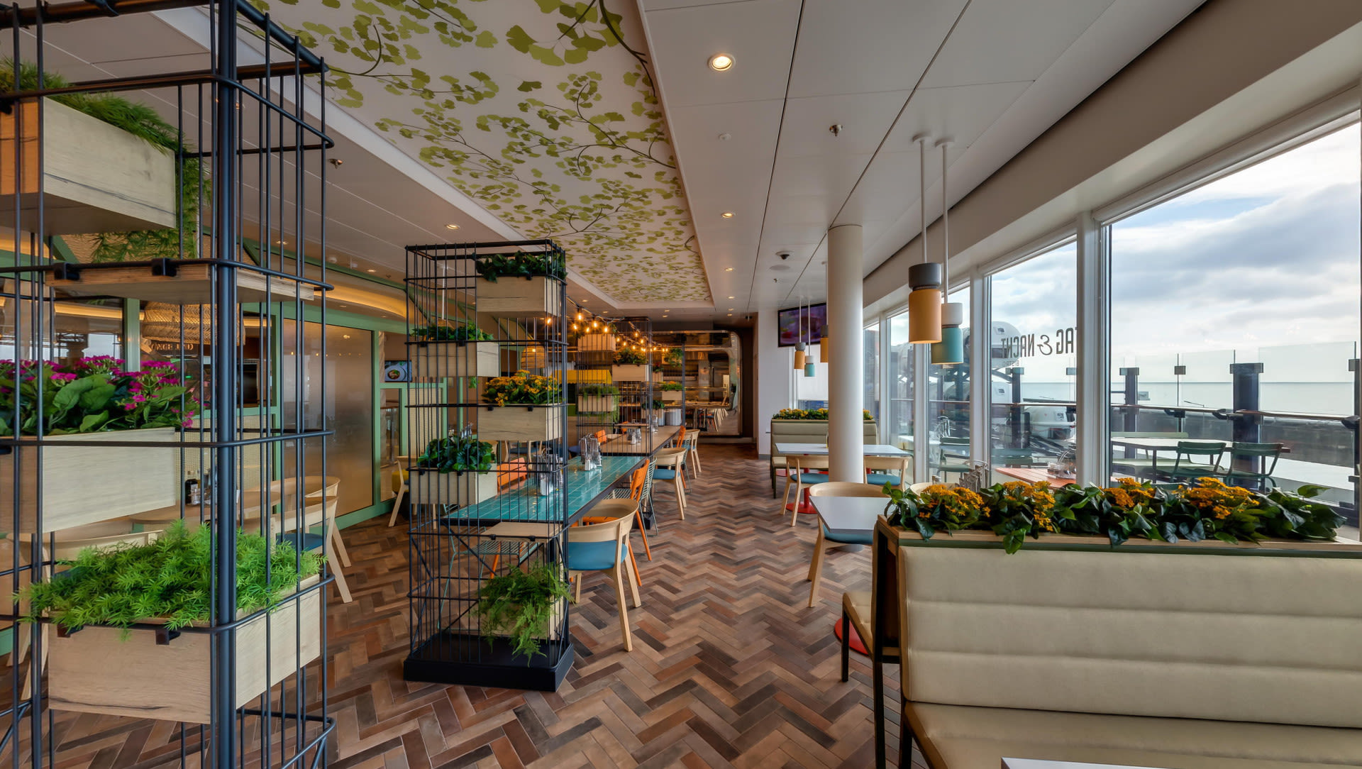 Virtual tour of the Tag & Nacht - Bistro