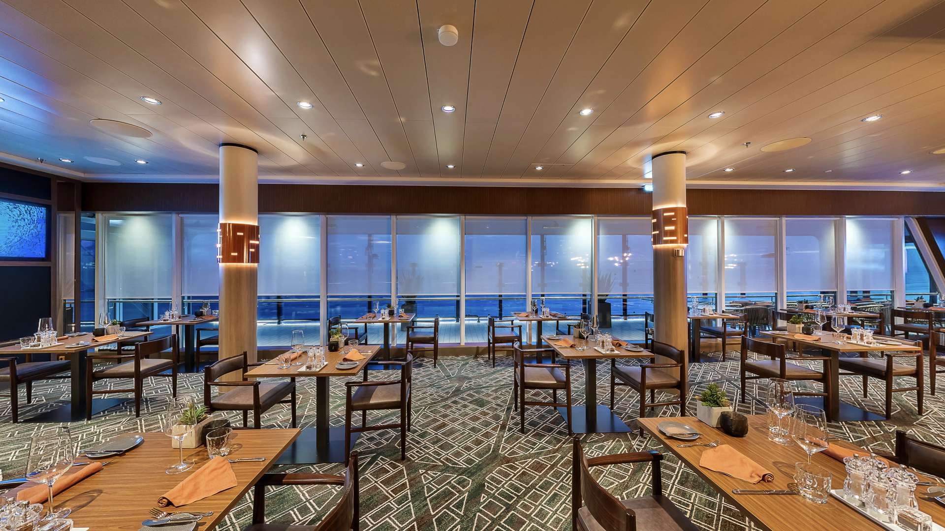Virtual tour of the Surf & Turf - Steakhouse