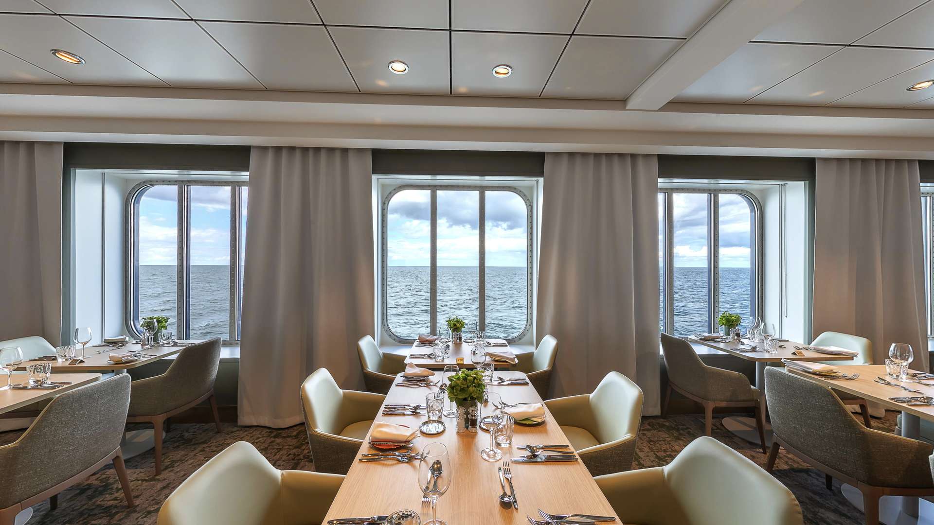 Virtual tour of the Atlantik - Mediterranean Restaurant