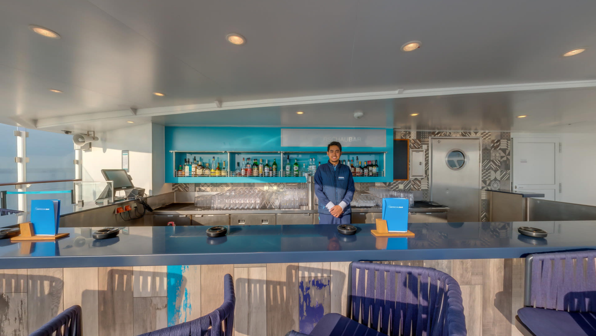 Virtual tour of the Überschau Bar