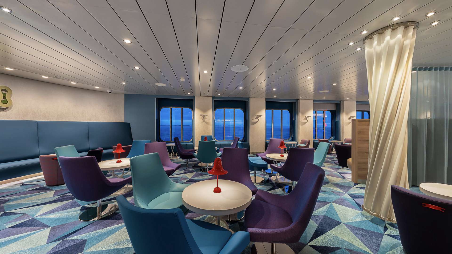 TUI Bar